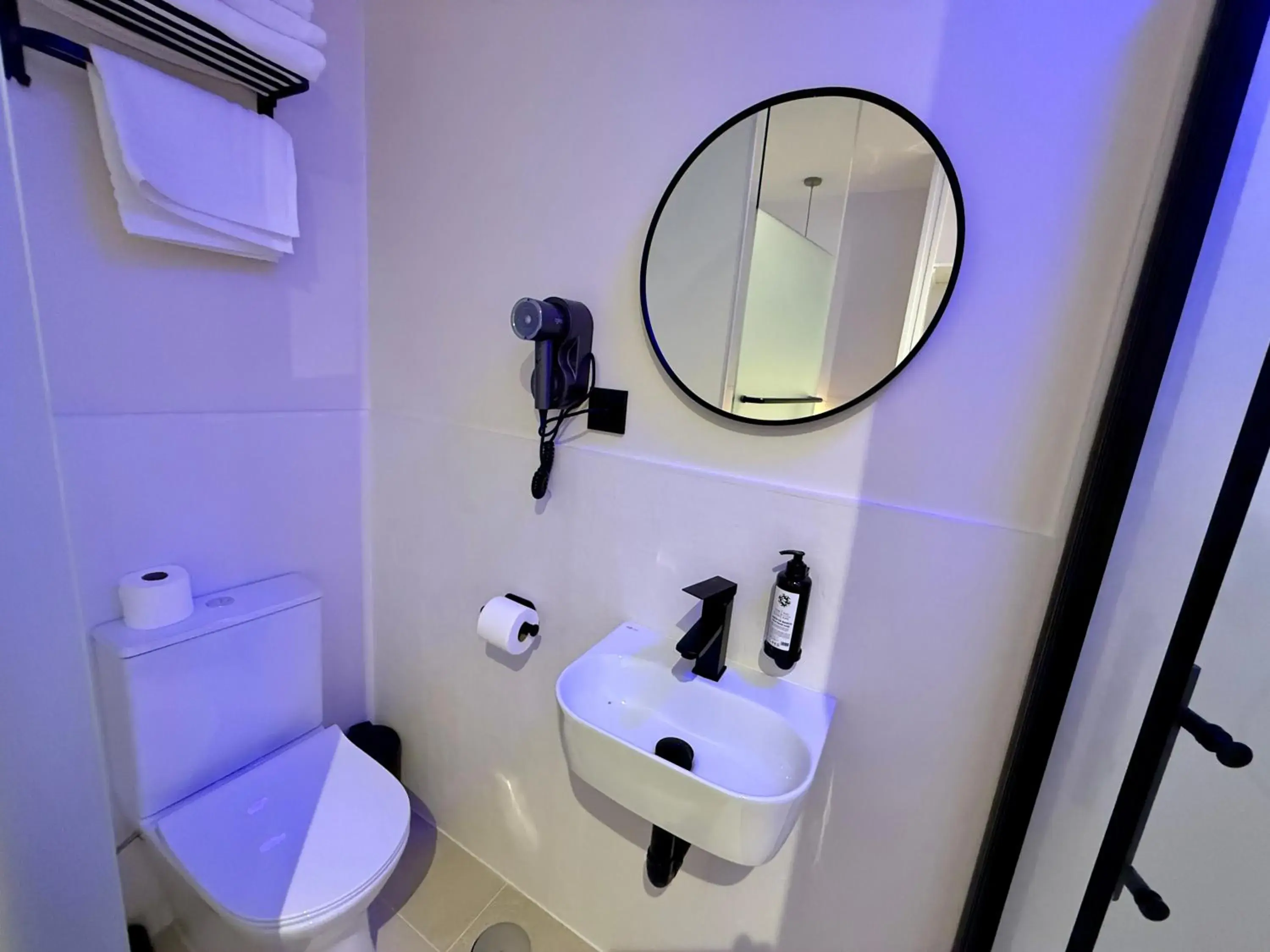 Bathroom in Mucho Madrid Bathroom in Mucho Madrid