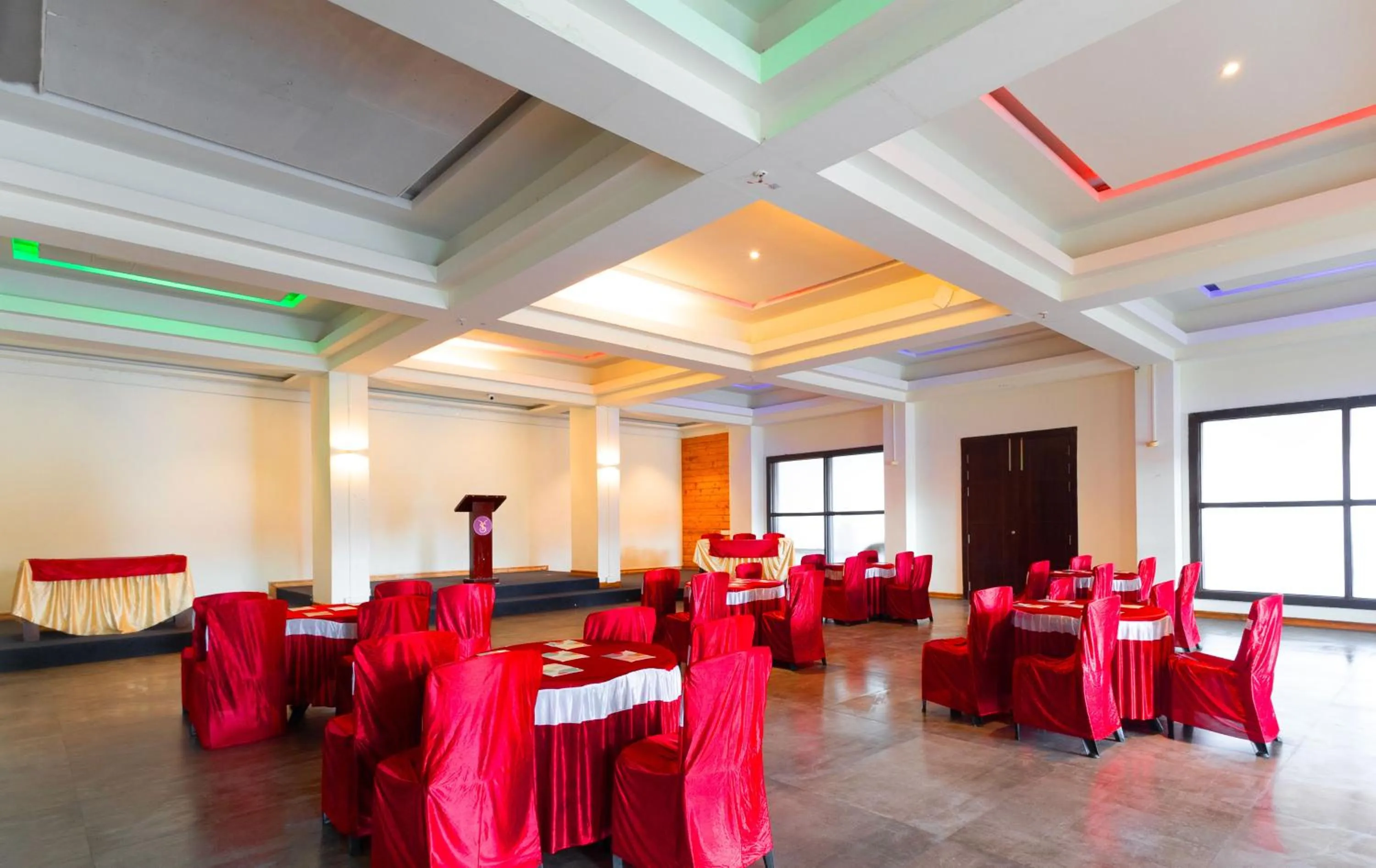 Banquet/Function facilities in Yashshree Sanderling Mall Road