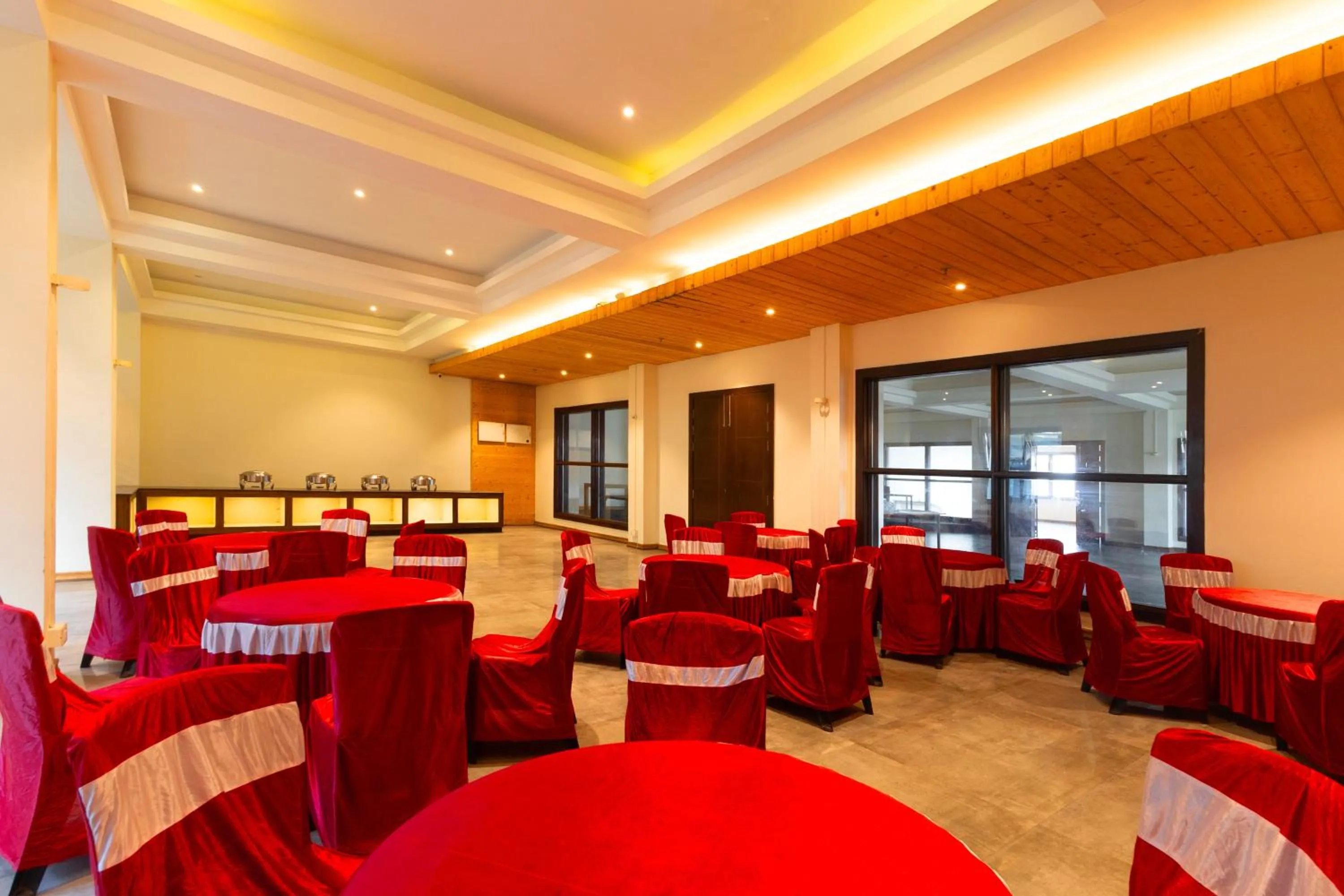 Banquet/Function facilities in Yashshree Sanderling Mall Road