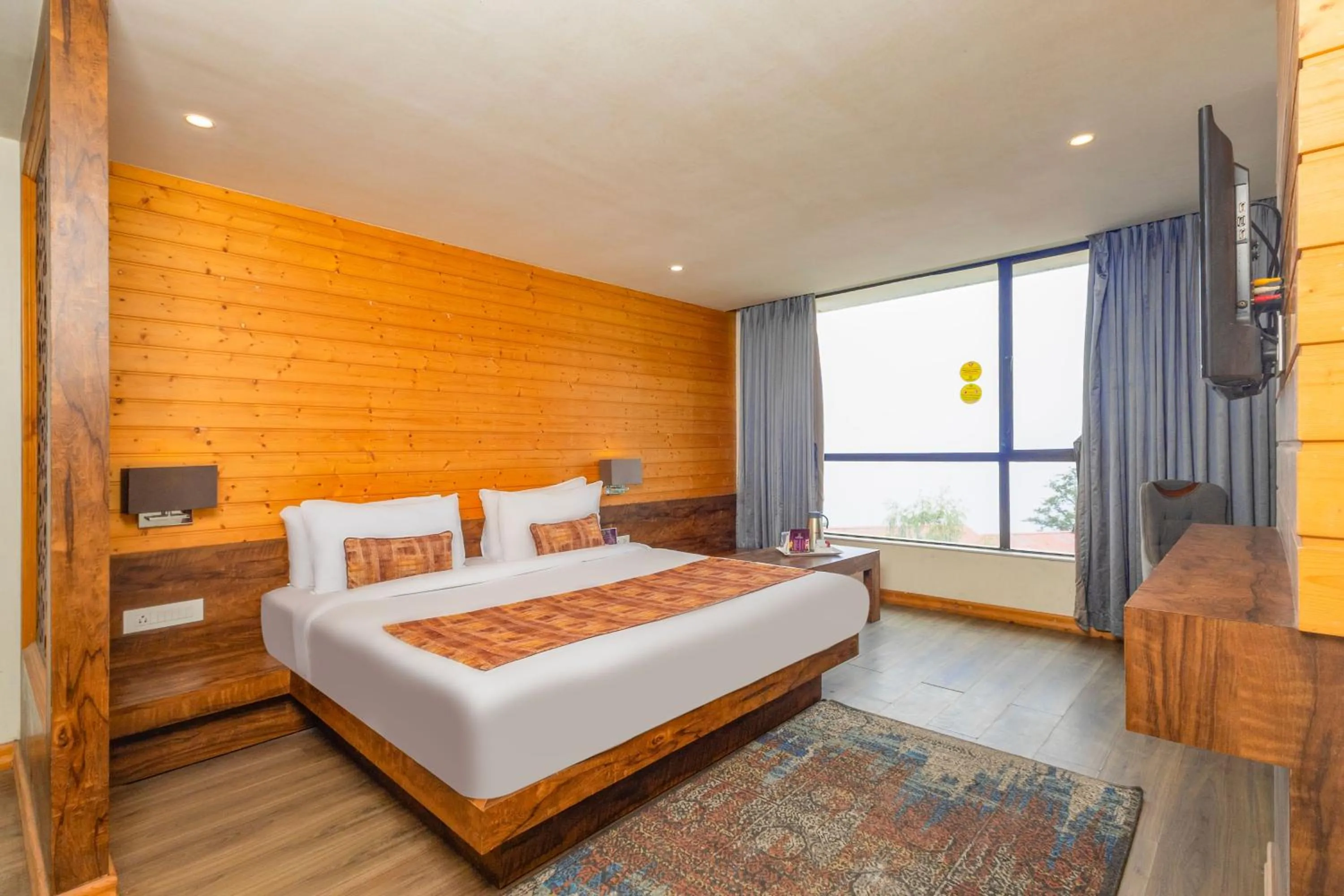 Bedroom, Bed in Yashshree Sanderling Mall Road