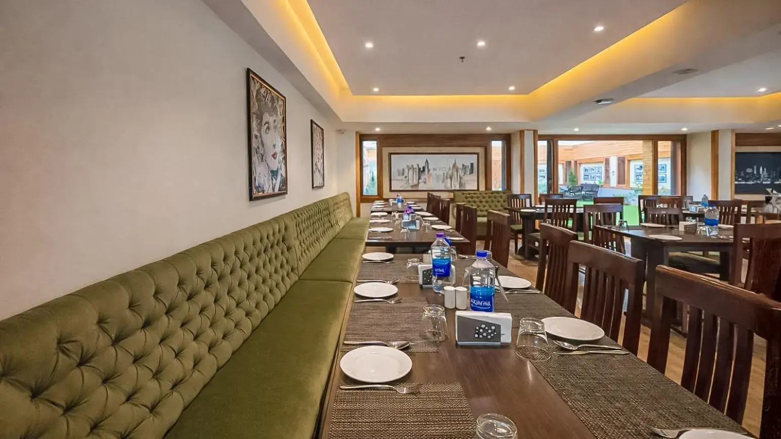 Restaurant/places to eat in Yashshree Sanderling Mall Road Restaurant/places to eat in Yashshree Sanderling Mall Road