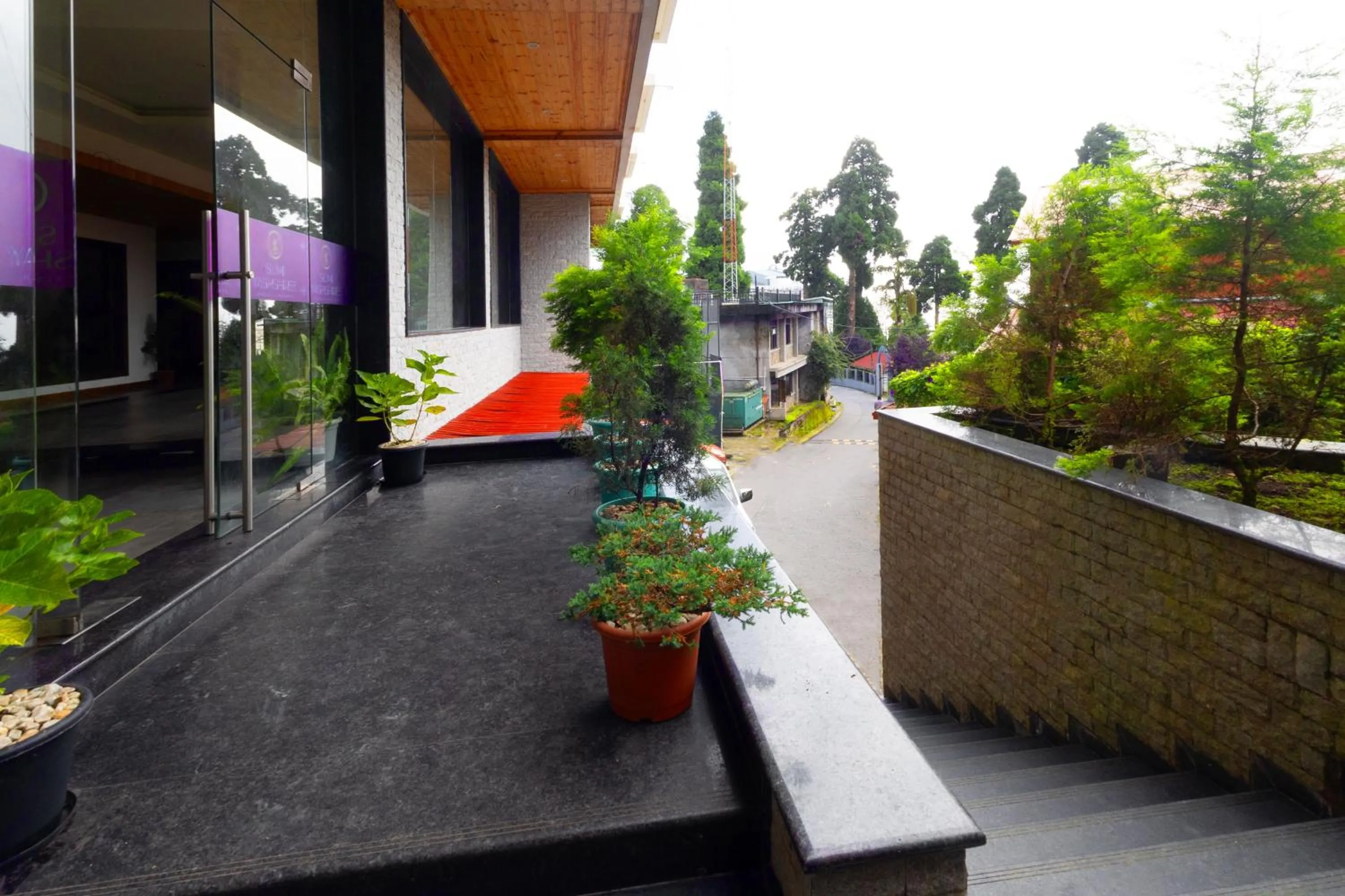 Facade/entrance in Yashshree Sanderling Mall Road