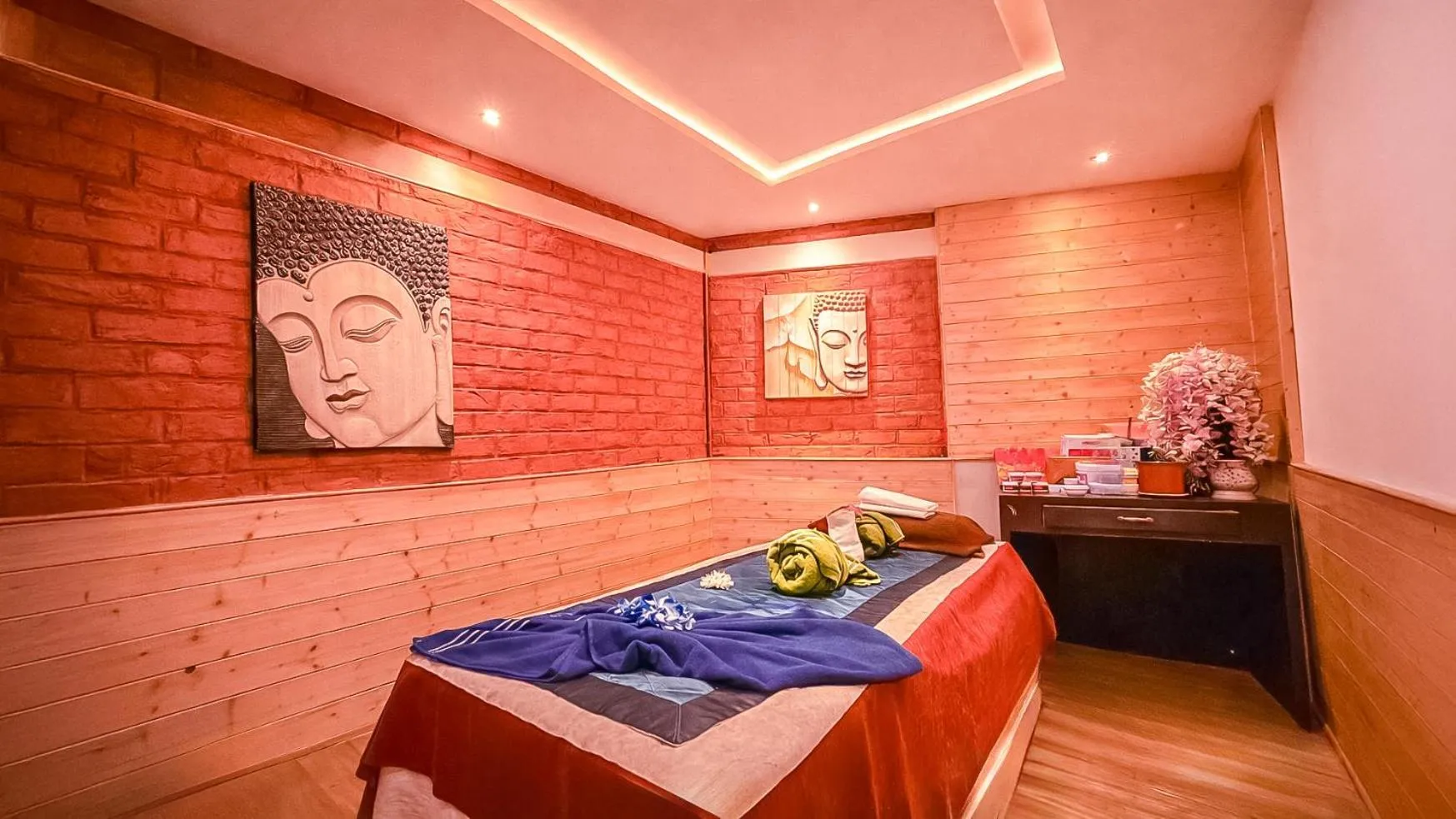 Spa and wellness centre/facilities in Yashshree Sanderling Mall Road
