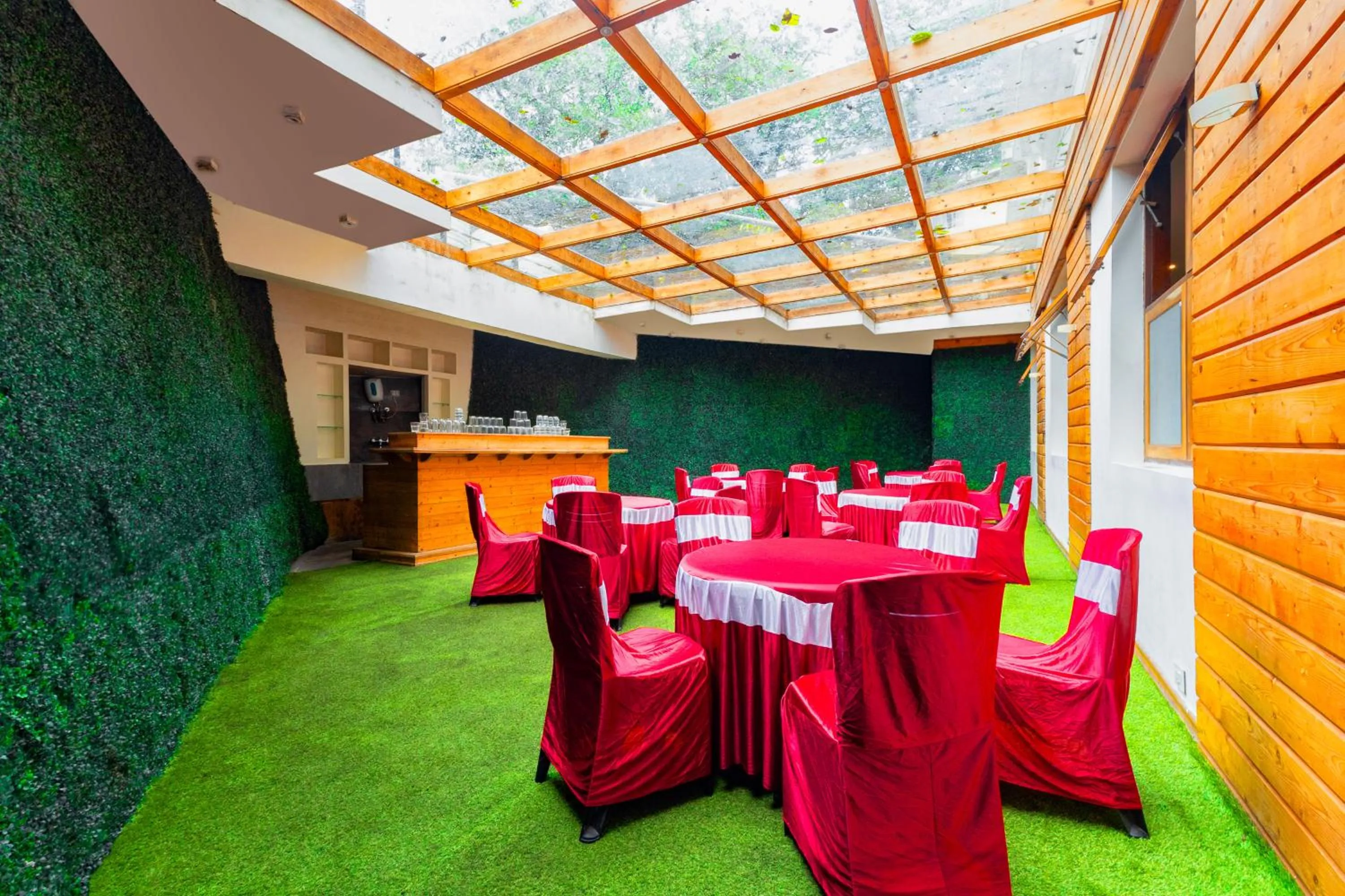 Banquet/Function facilities in Yashshree Sanderling Mall Road