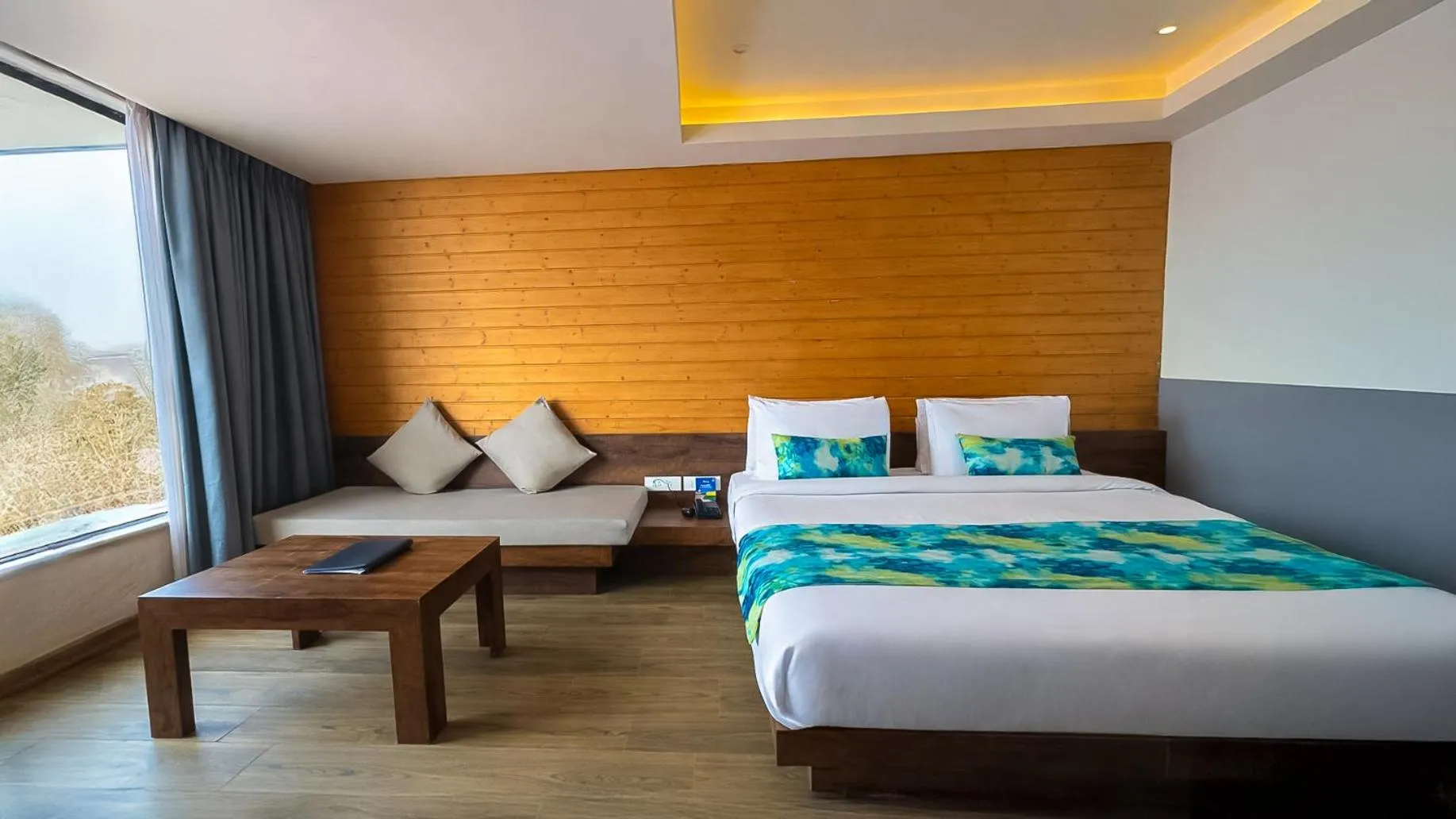 Bedroom, Bed in Yashshree Sanderling Mall Road