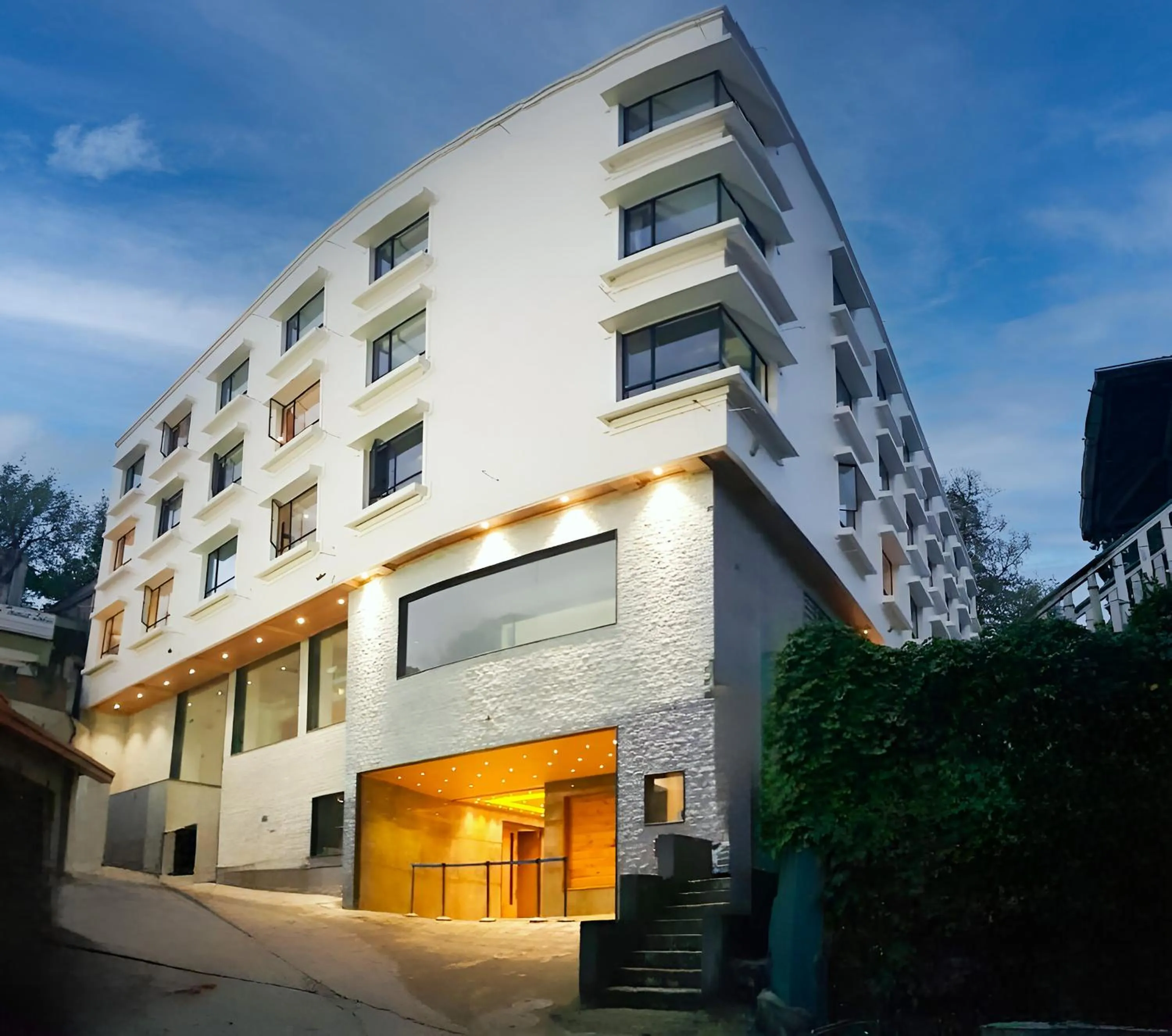 Yashshree Sanderling Mall Road