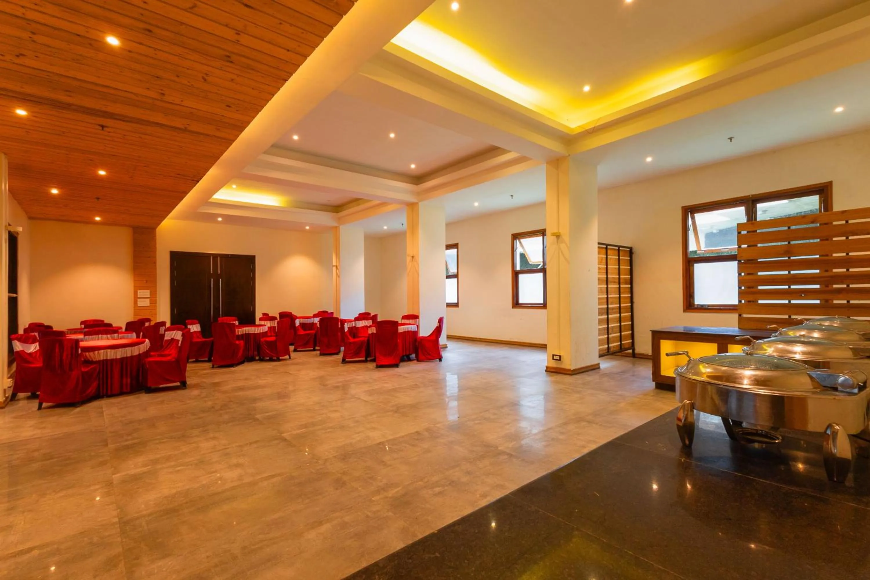 Banquet/Function facilities in Yashshree Sanderling Mall Road