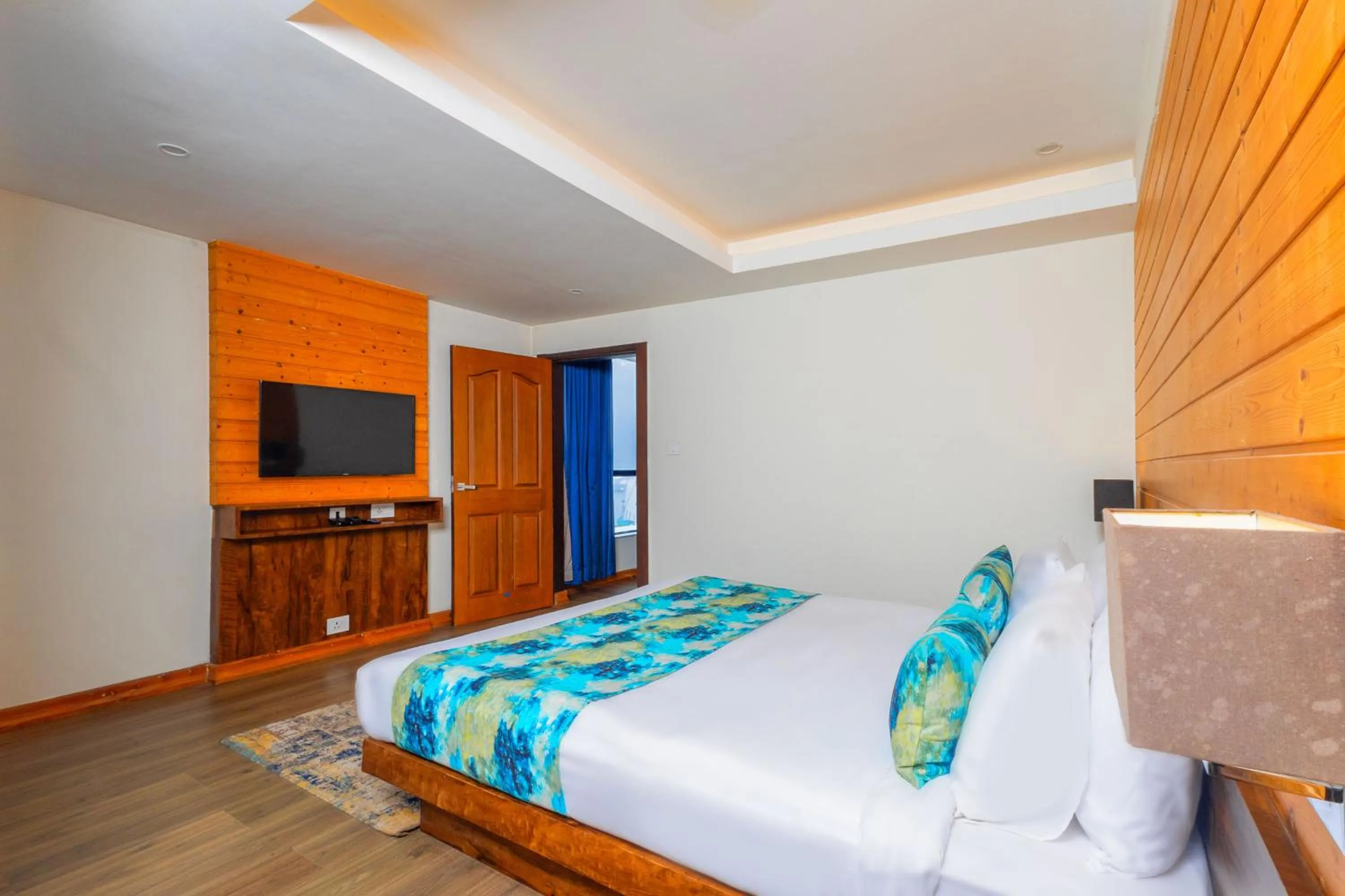 Bed in Yashshree Sanderling Mall Road