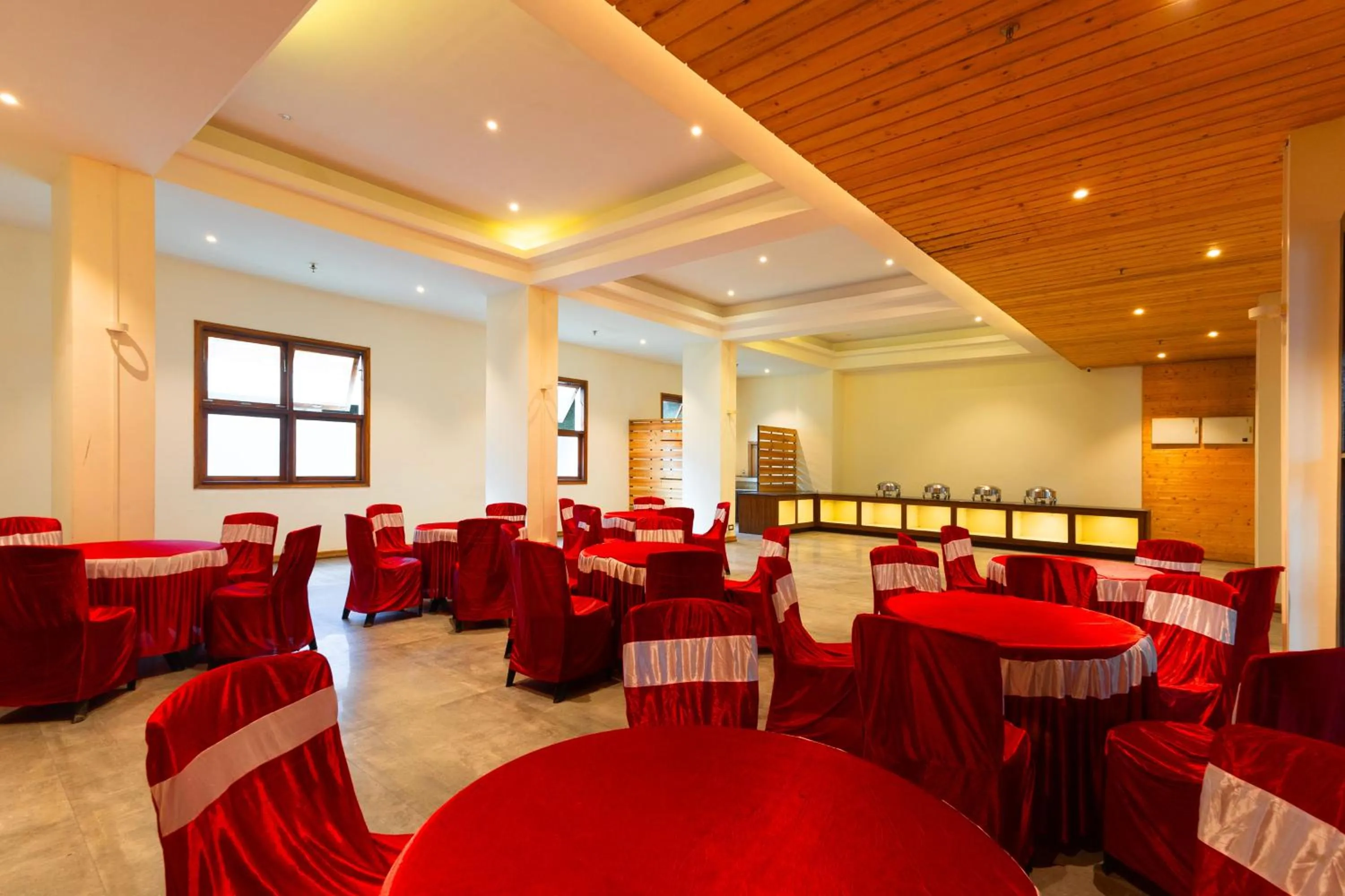 Banquet/Function facilities in Yashshree Sanderling Mall Road