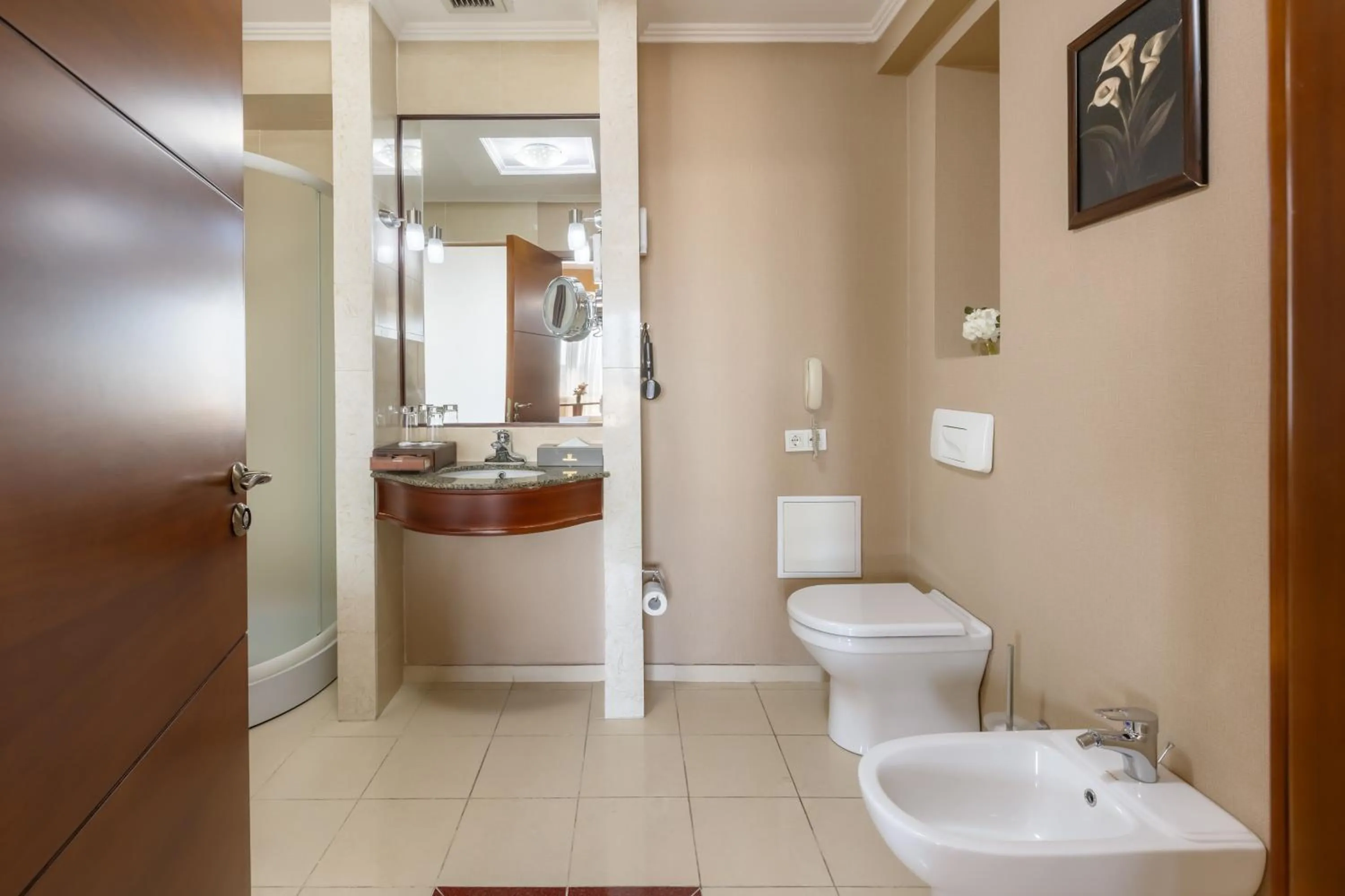 Toilet in Regardal Hotel