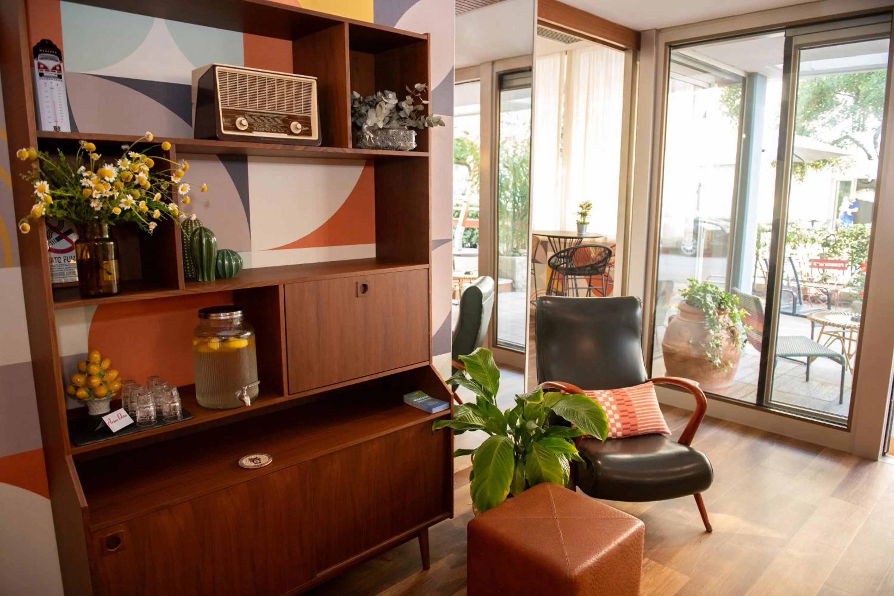 Seating area in Hotel Mirabella