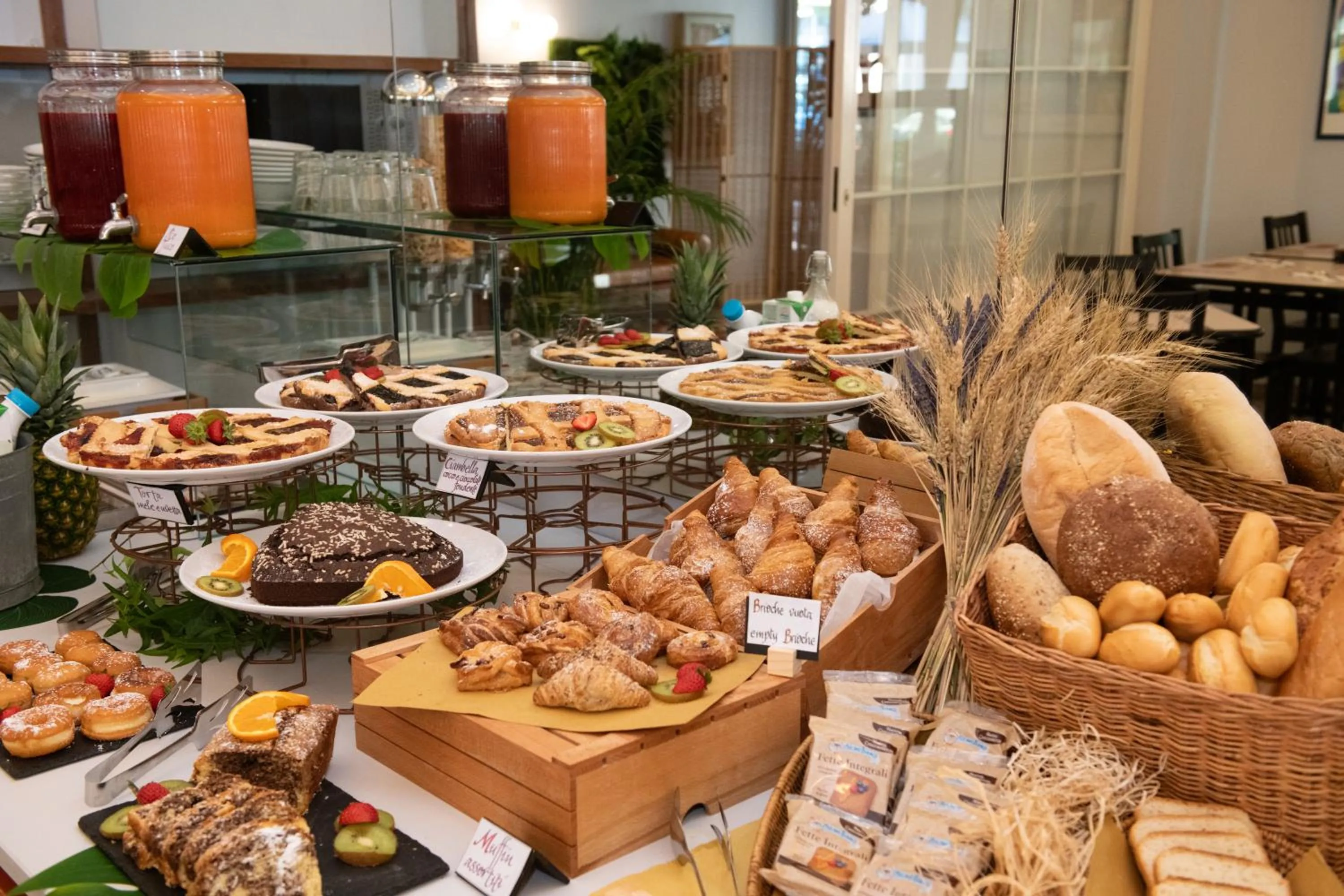 Food and drinks in Hotel Mirabella