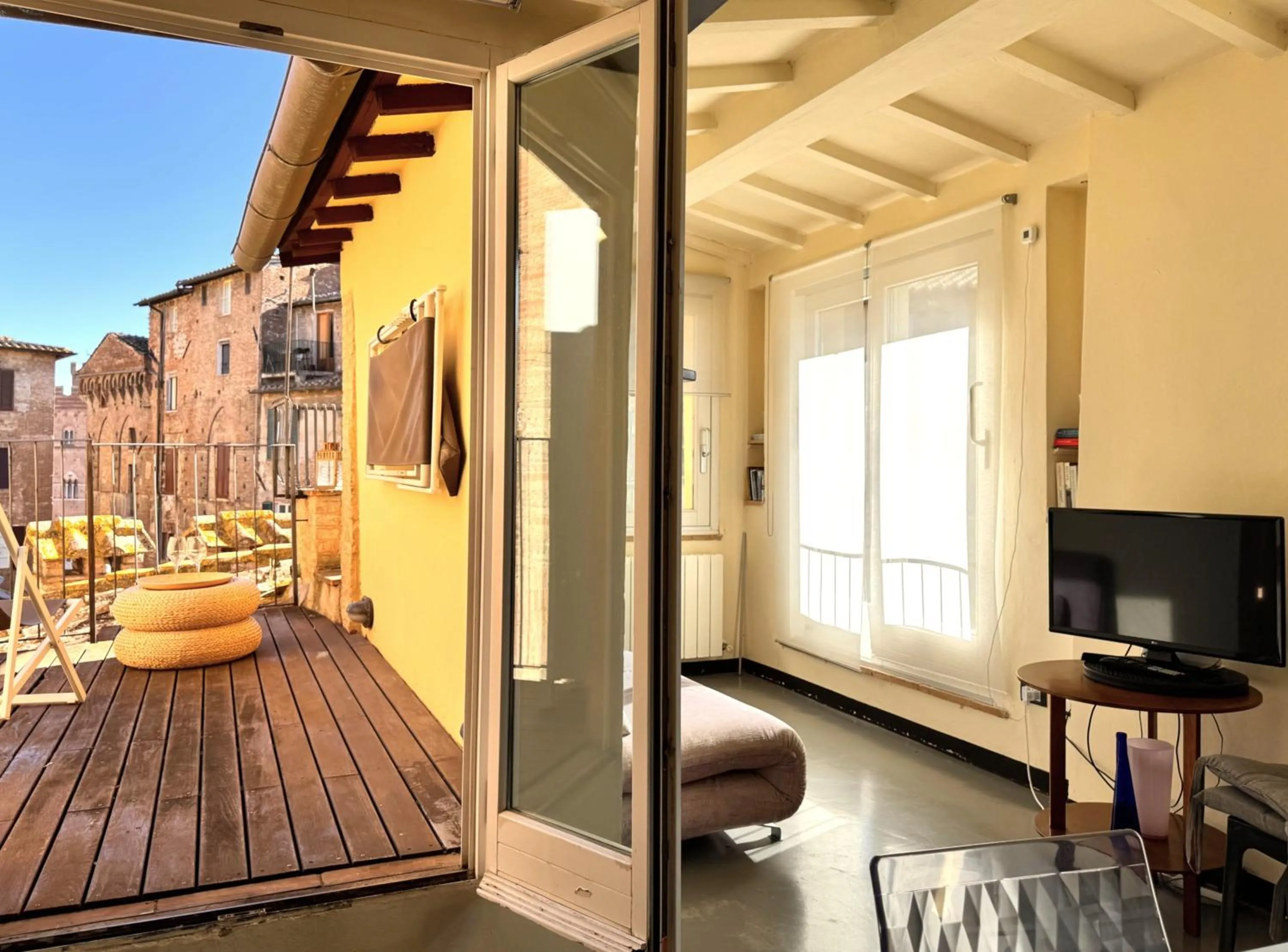 LA COSTARELLA - Central with Cozy Terrace