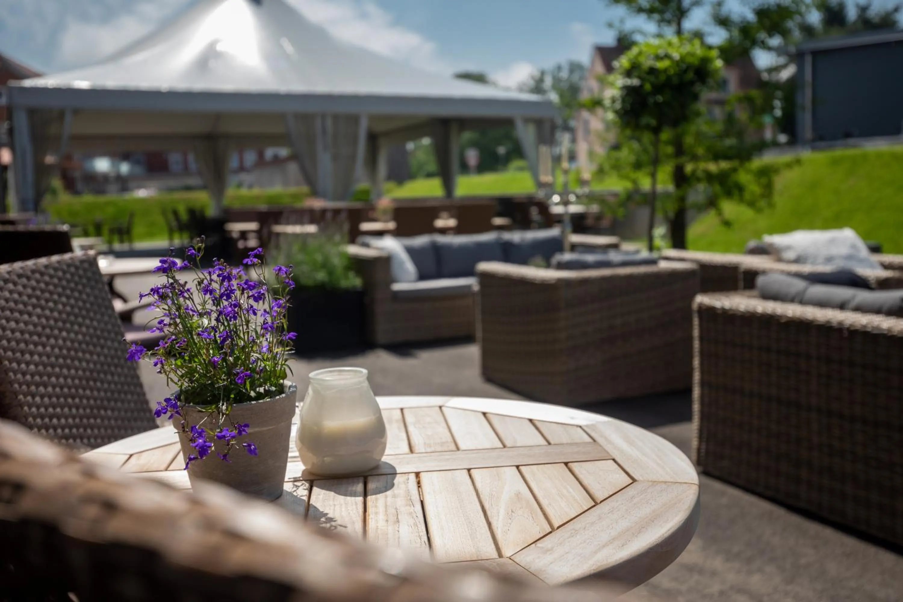 Restaurant/places to eat in 2ND HOME HOTEL