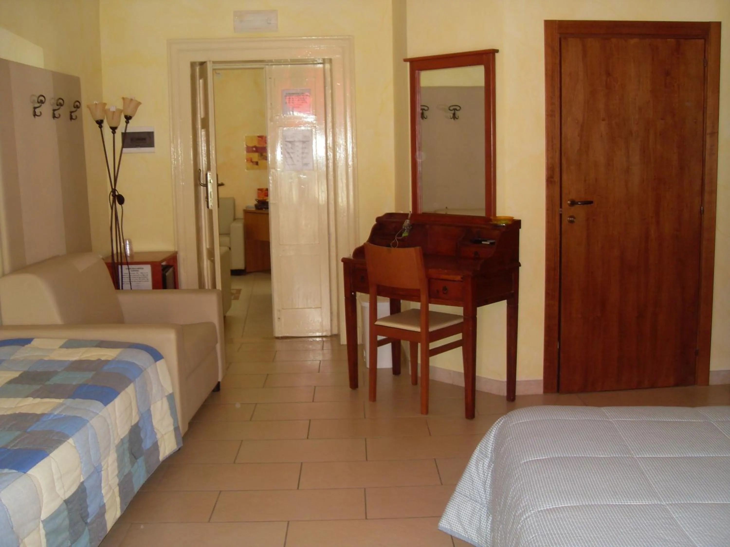 Photo of the whole room, Bed in B&B Frammenti D'Itria