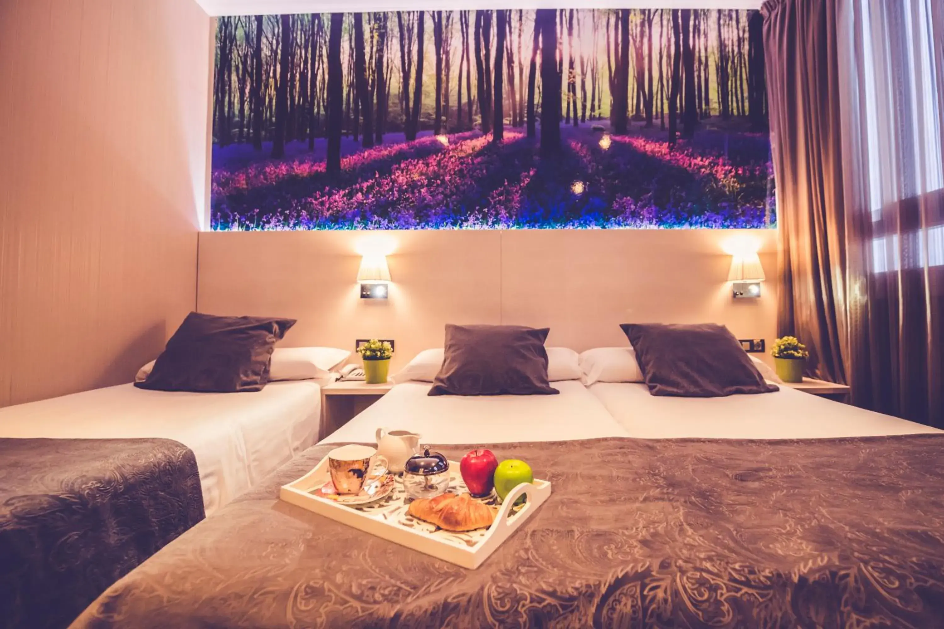 Twin Room with Extra Bed in Hostal Prado Twin Room with Extra Bed in Hostal Prado