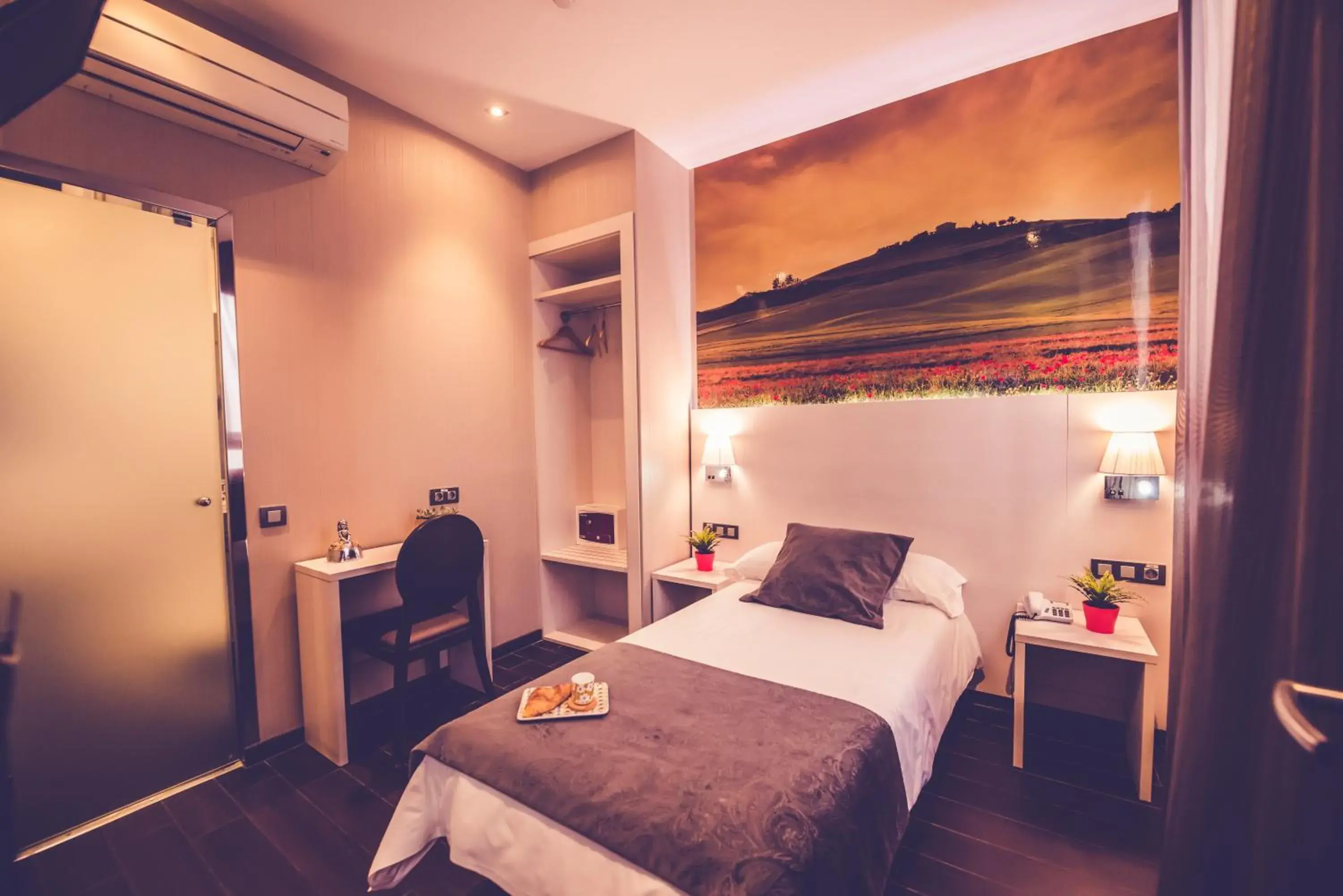 Single Room in Hostal Prado Single Room in Hostal Prado