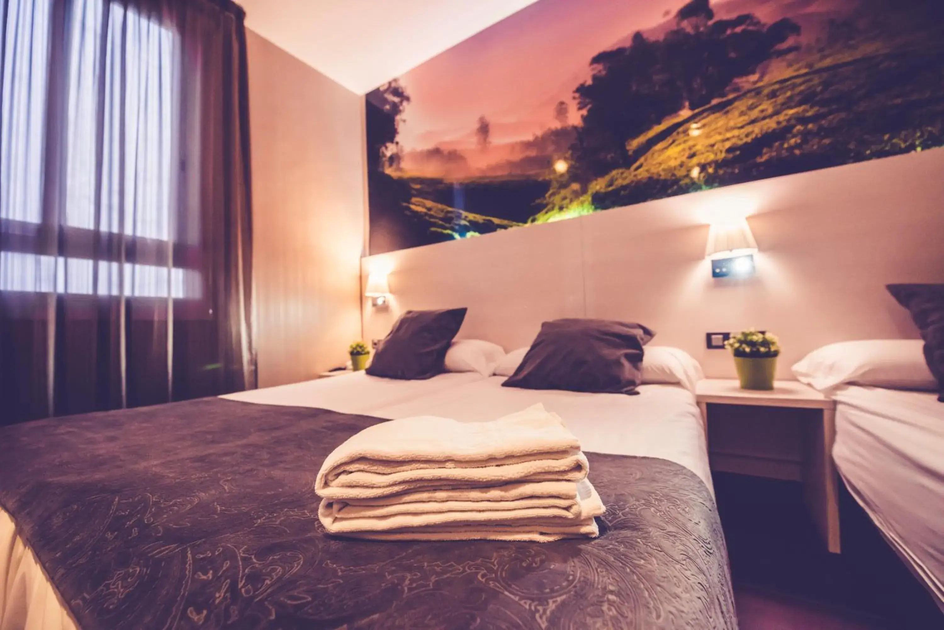 Twin Room with Extra Bed in Hostal Prado Twin Room with Extra Bed in Hostal Prado