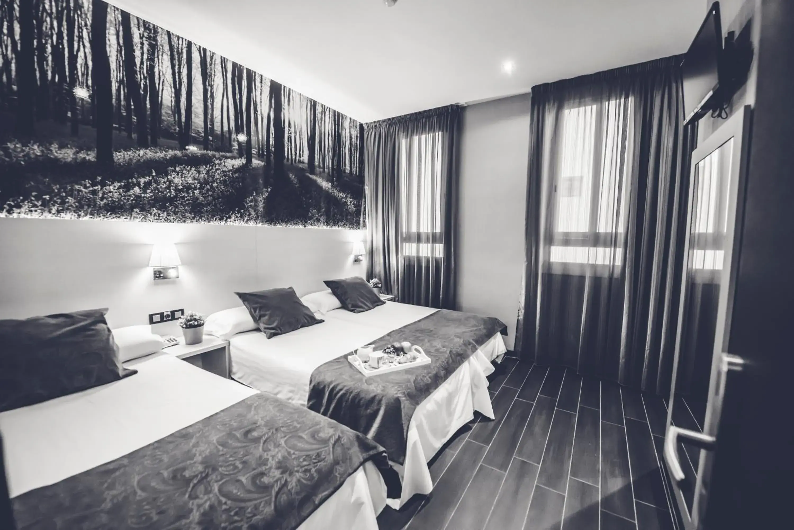 Twin Room with Extra Bed in Hostal Prado Twin Room with Extra Bed in Hostal Prado