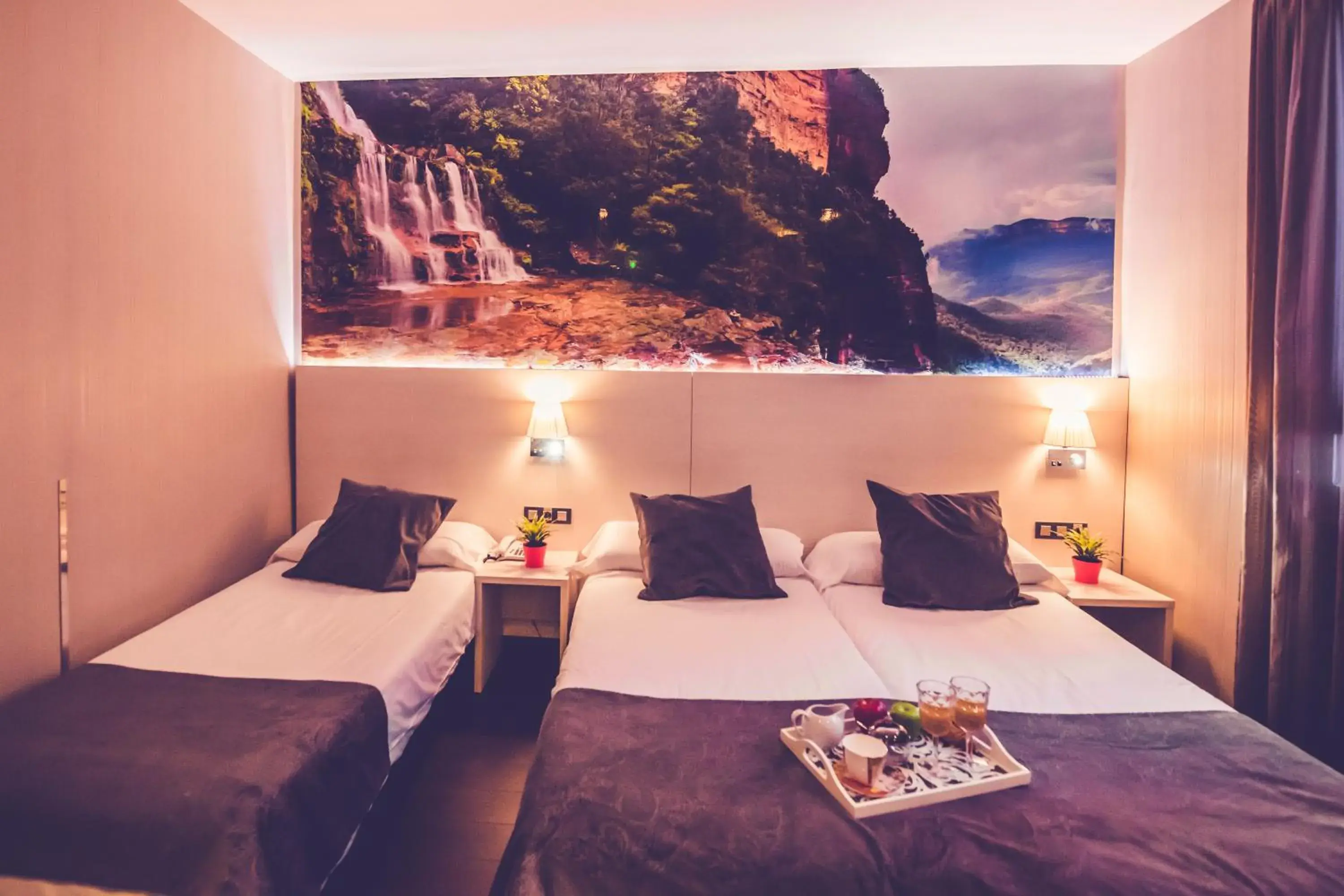 Twin Room with Extra Bed in Hostal Prado Twin Room with Extra Bed in Hostal Prado