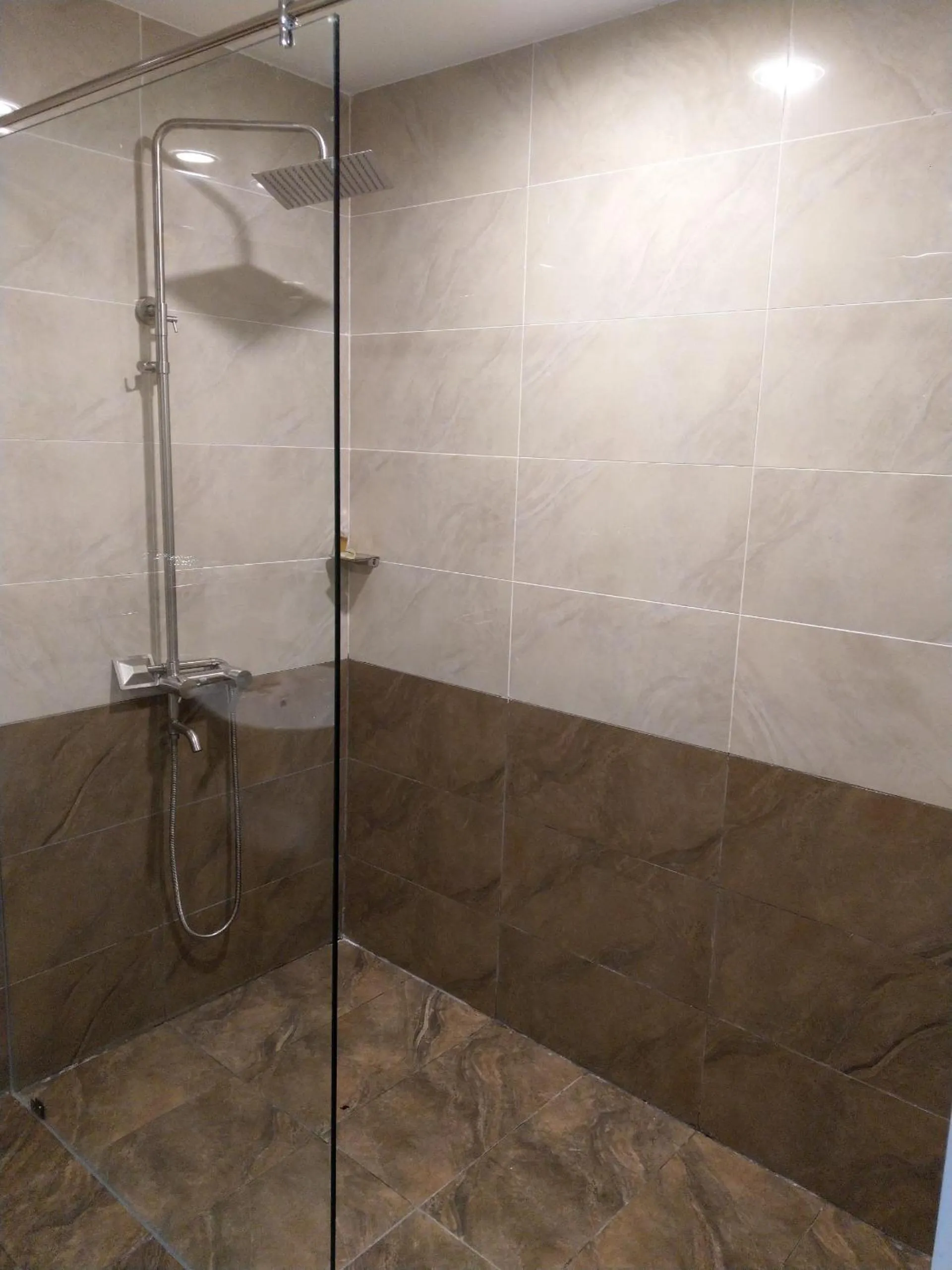 Bathroom in C'Lavie Hotel - Saigon Airport Hotel