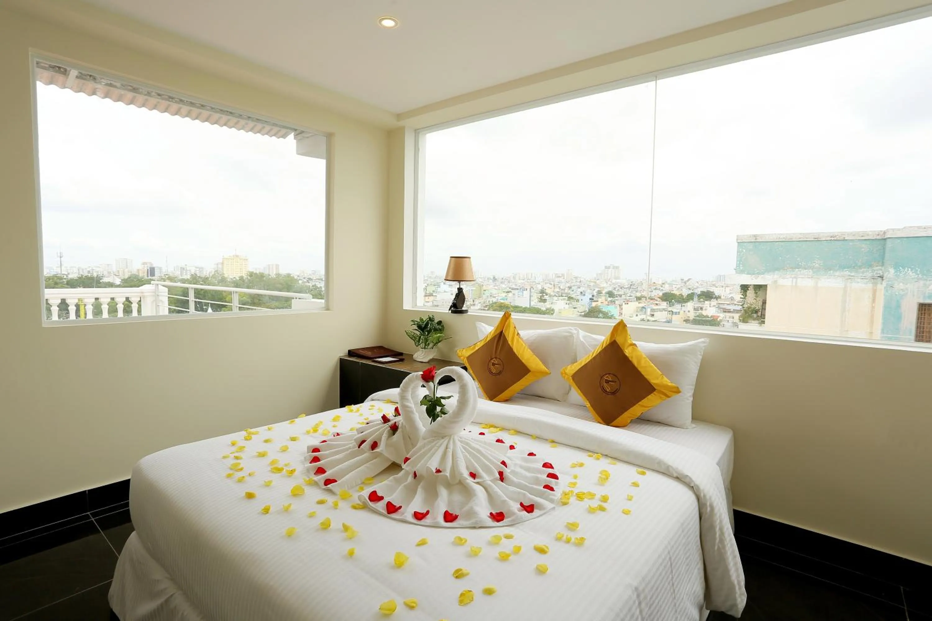 bunk bed in C'Lavie Hotel - Saigon Airport Hotel