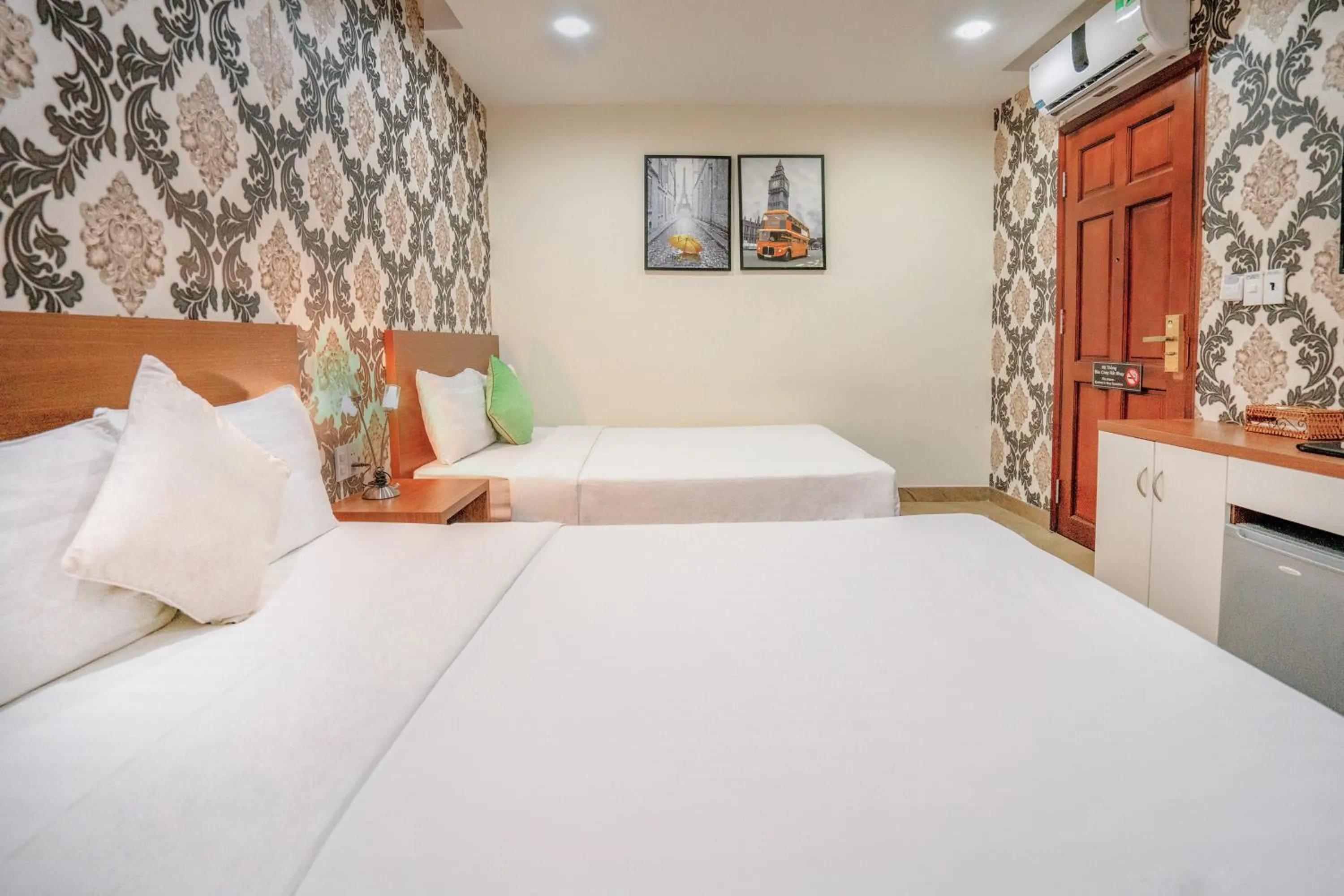 Photo of the whole room, Bed in C'Lavie Hotel - Saigon Airport Hotel