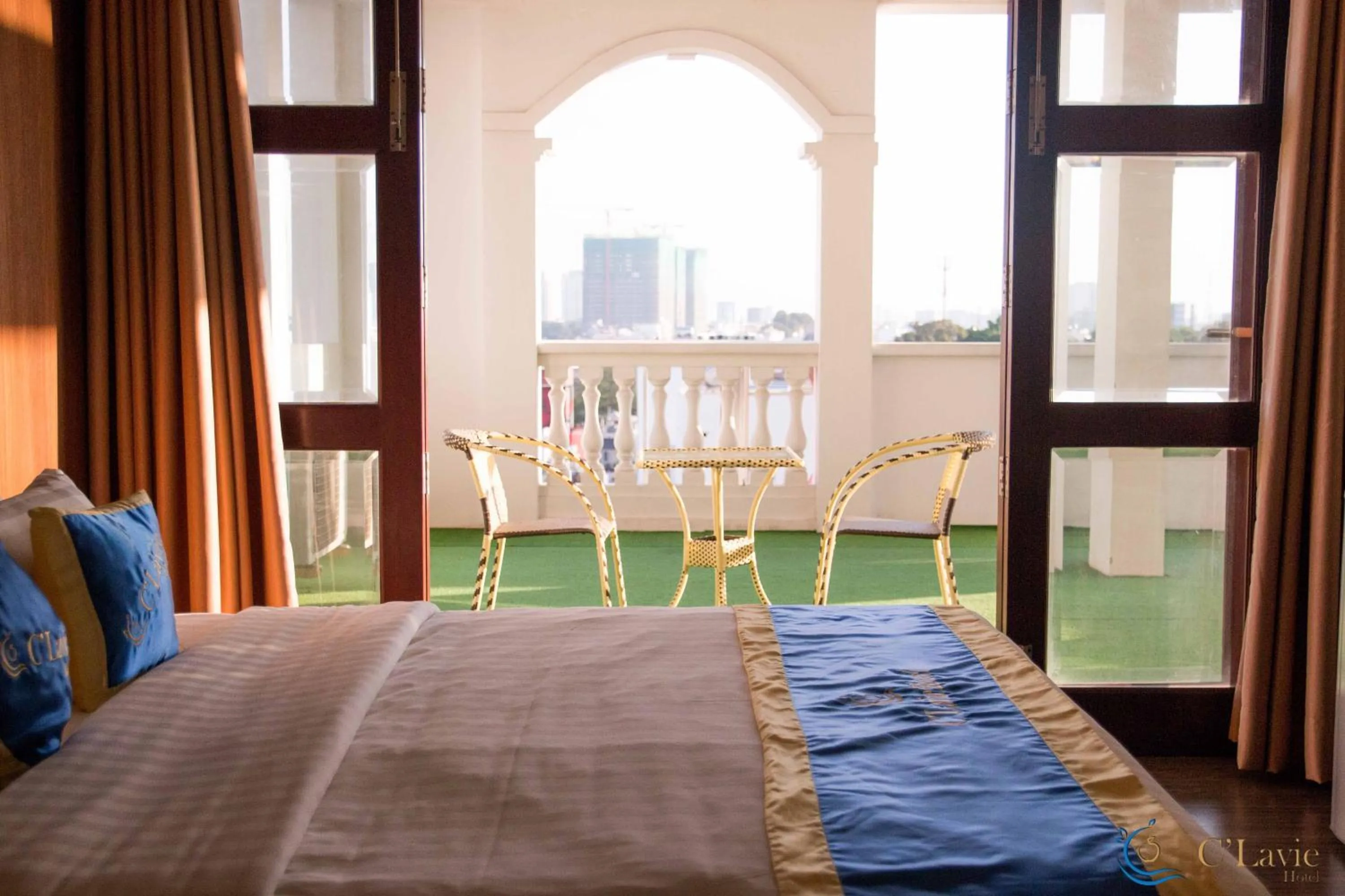 Balcony/Terrace, Bed in C'Lavie Hotel - Saigon Airport Hotel