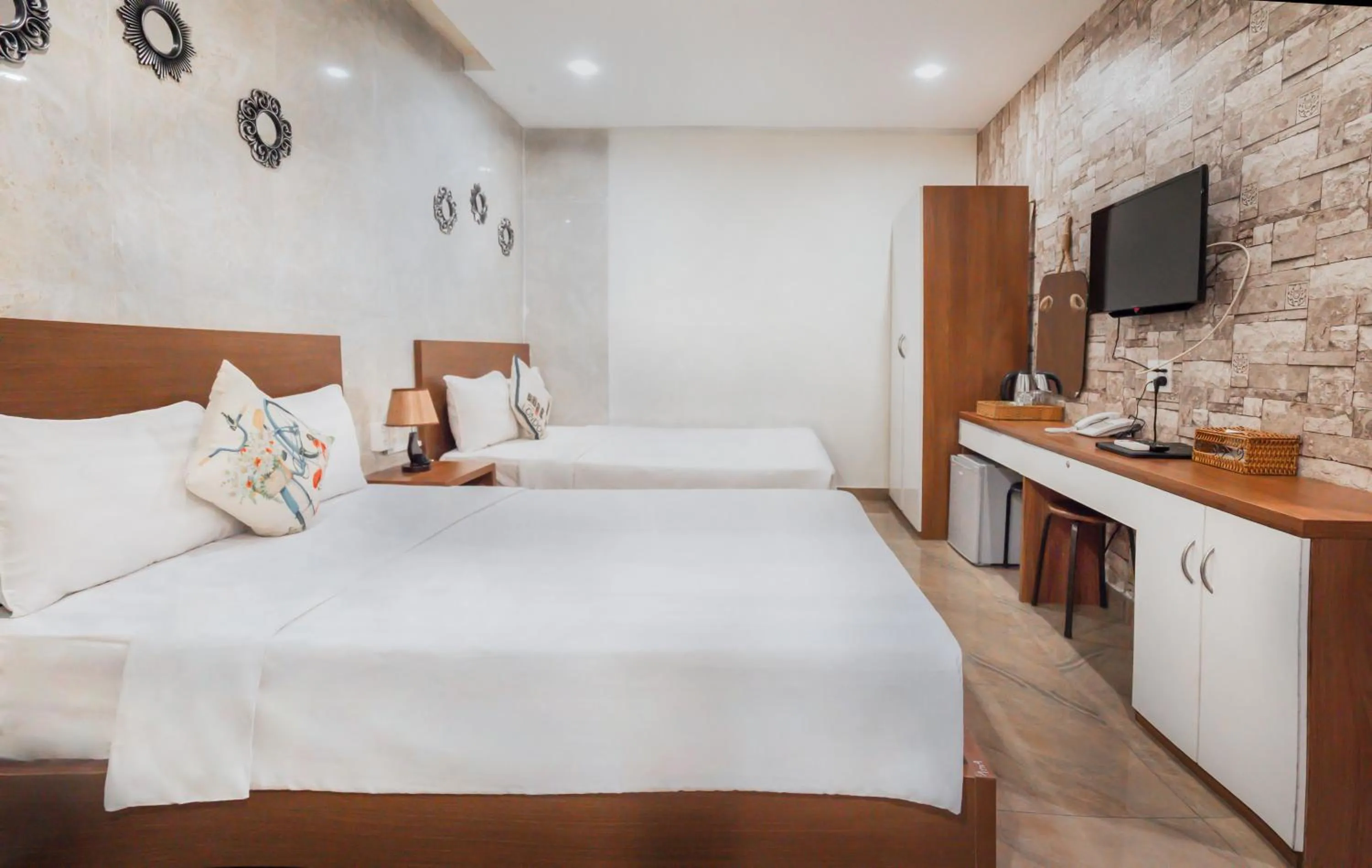 Photo of the whole room, Bed in C'Lavie Hotel - Saigon Airport Hotel