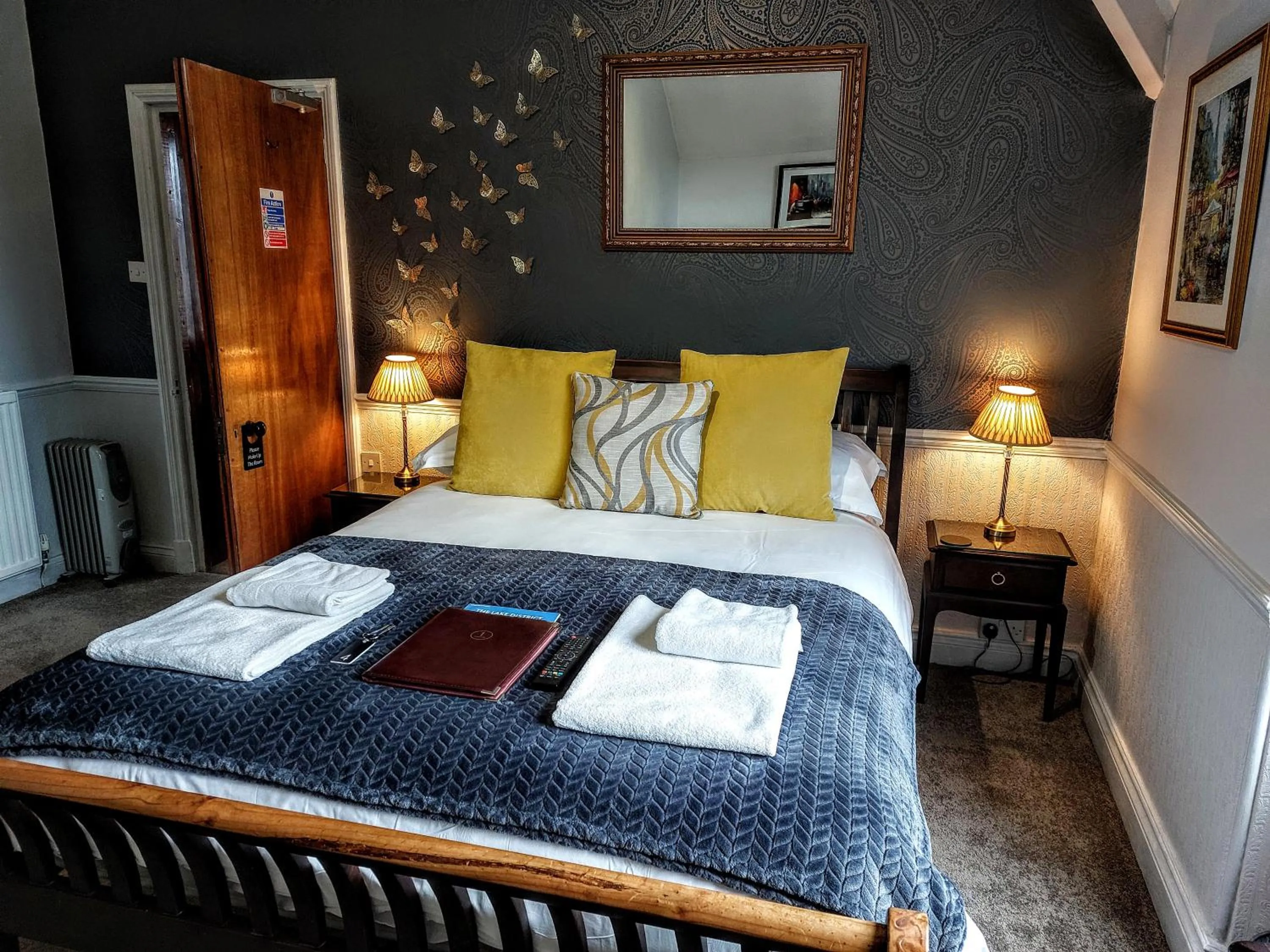 Photo of the whole room, Bed in 1 Park Road