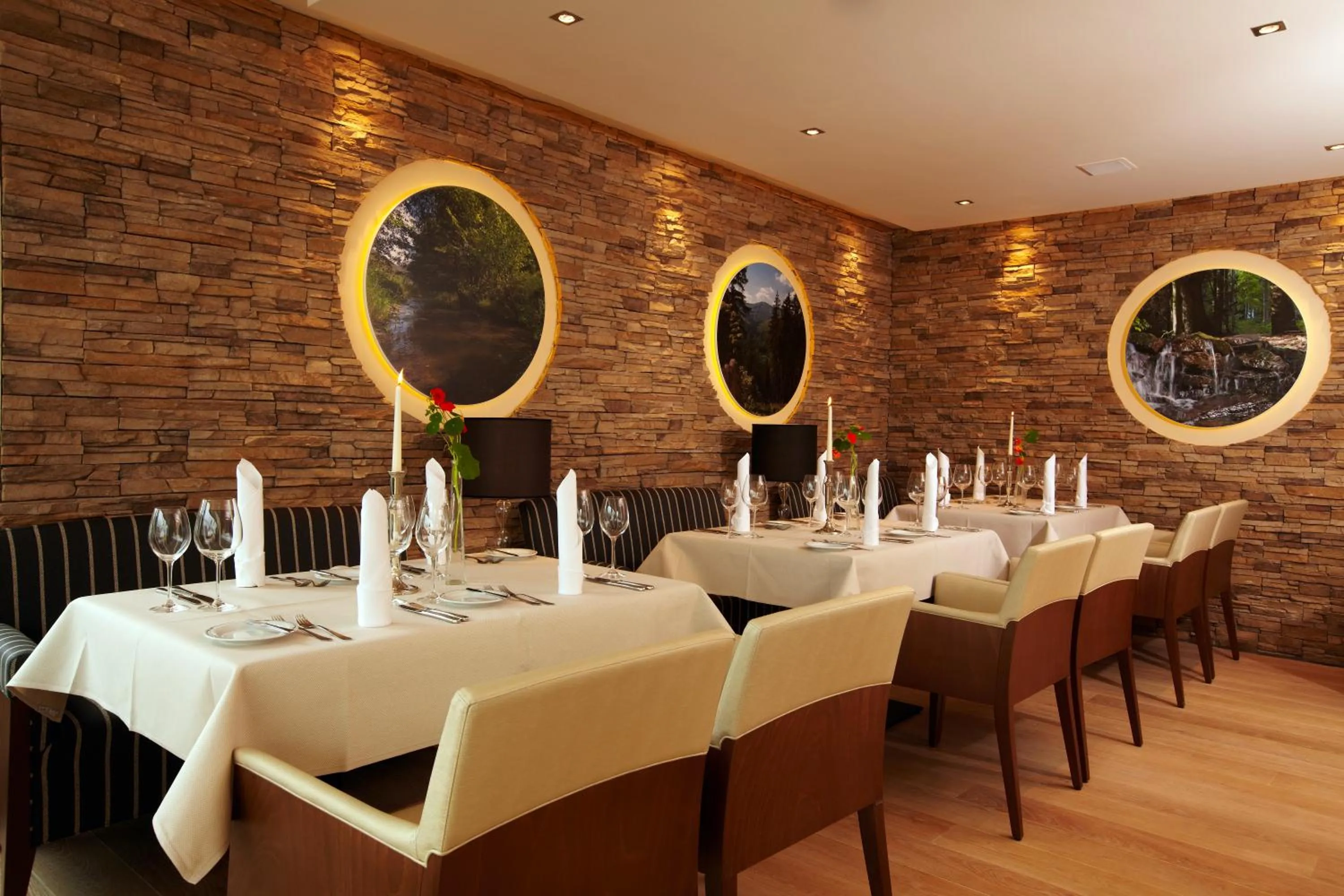 Restaurant/places to eat in Müllers Landhotel