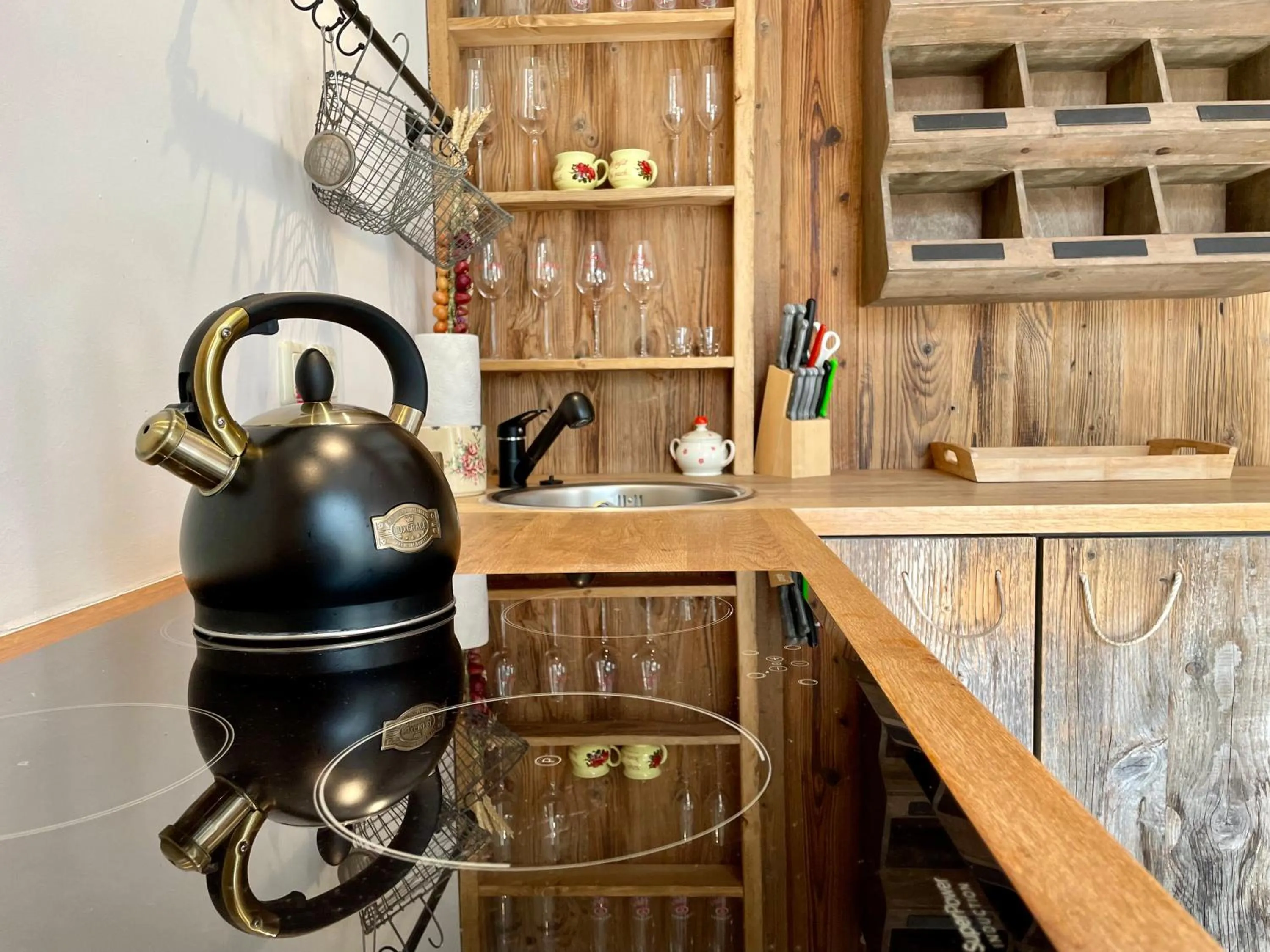 Kitchen or kitchenette in Weißt Du noch - Gästehäuser & Suiten