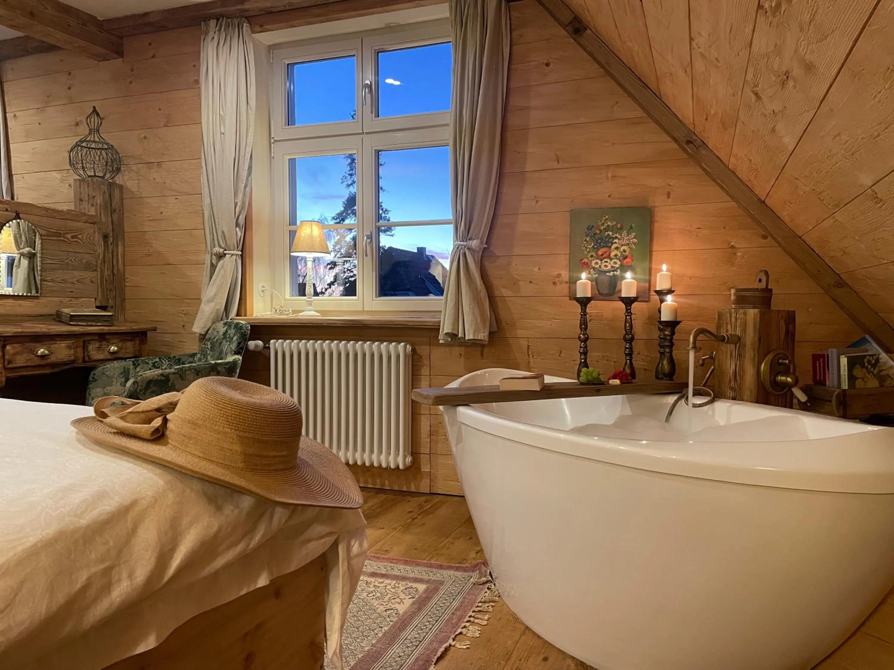 Bedroom, Bed in Weißt Du noch - Gästehäuser & Suiten