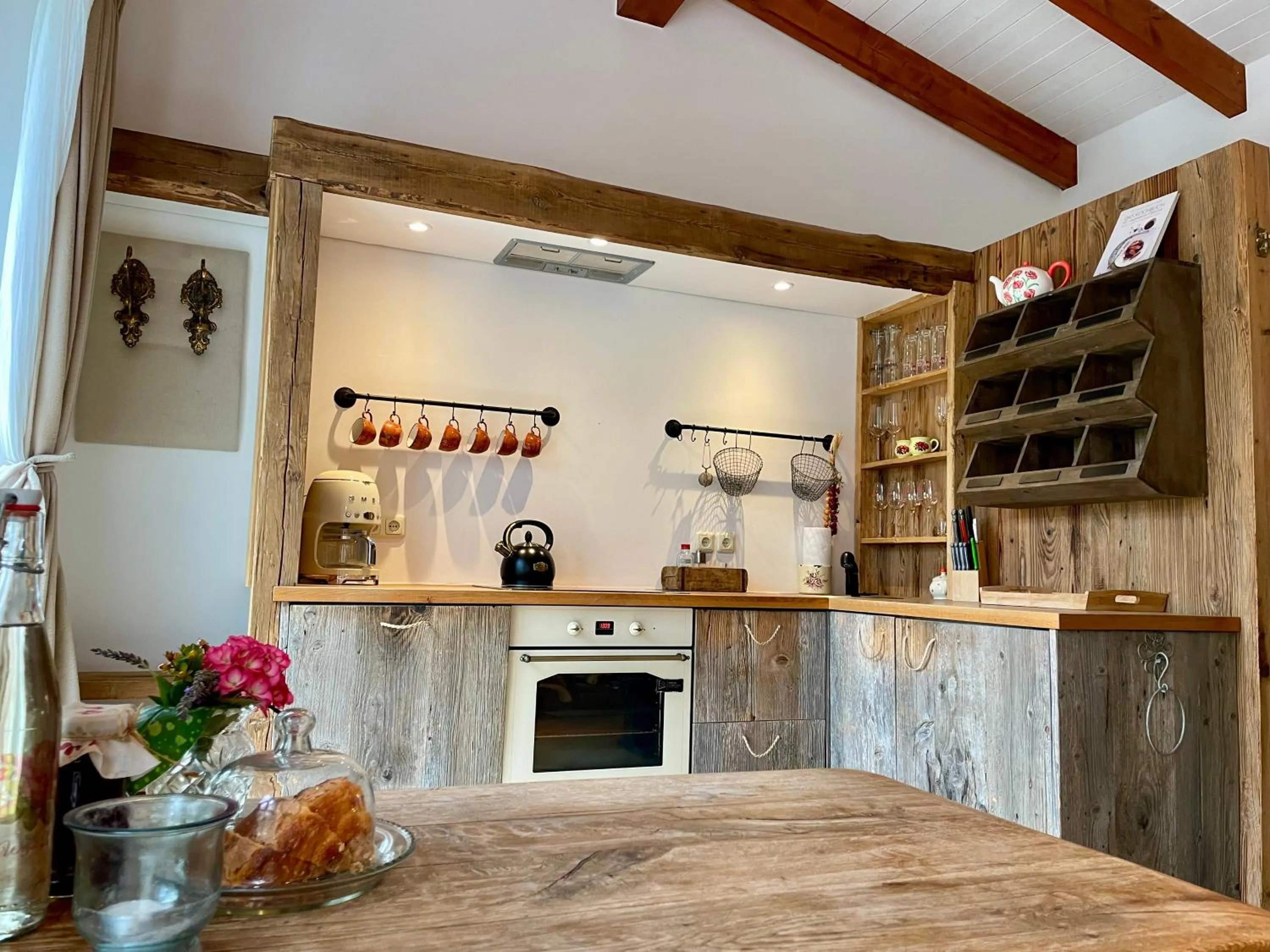 Kitchen or kitchenette in Weißt Du noch - Gästehäuser & Suiten