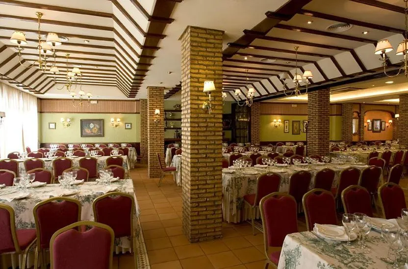 Restaurant/places to eat in Hotel Manolo Mayo