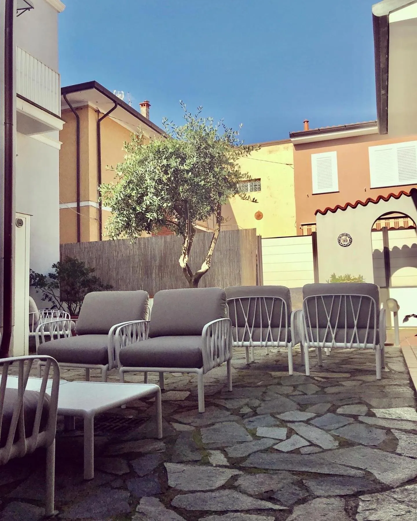 Patio in Hotel Milton