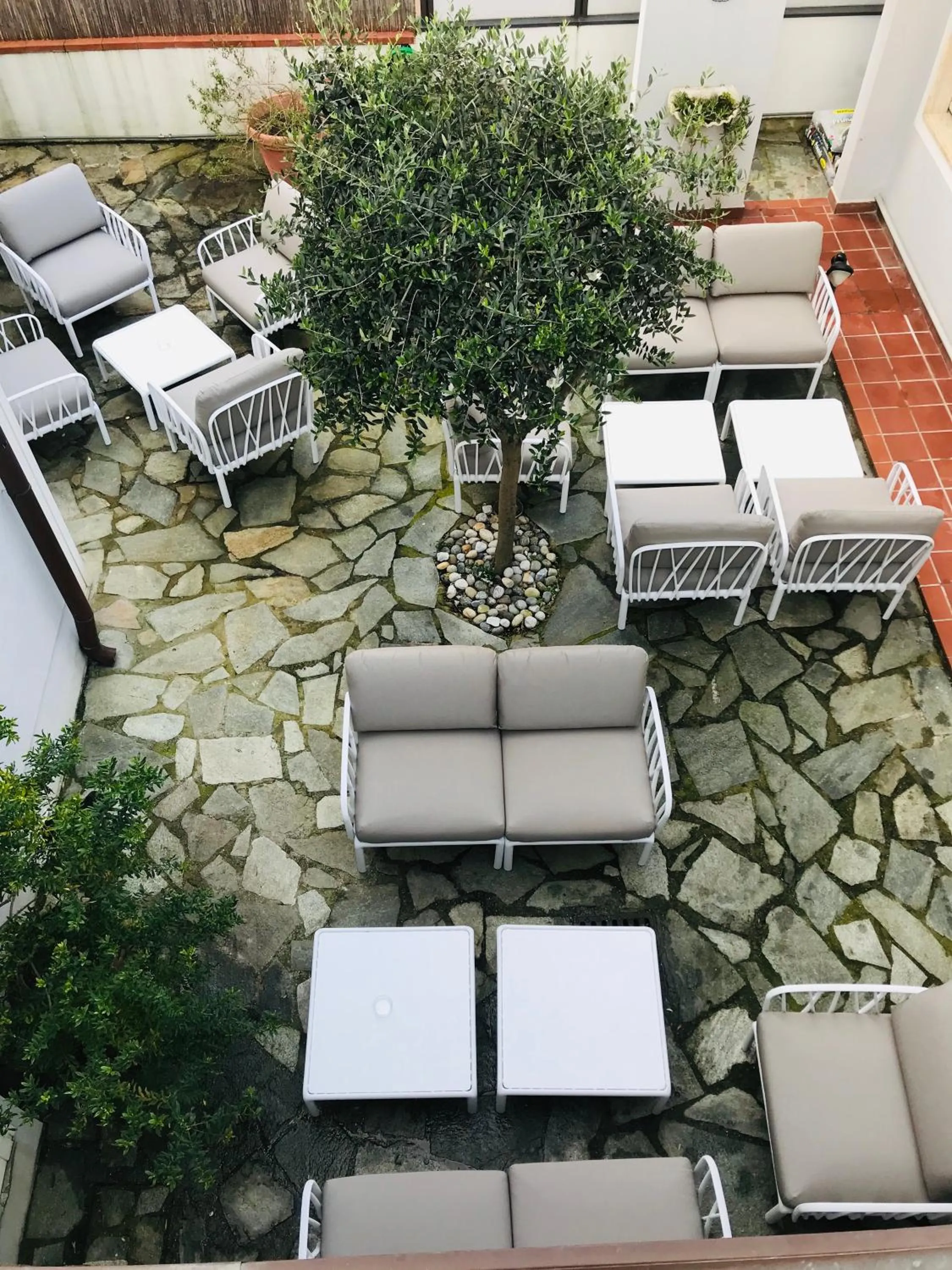 Patio in Hotel Milton