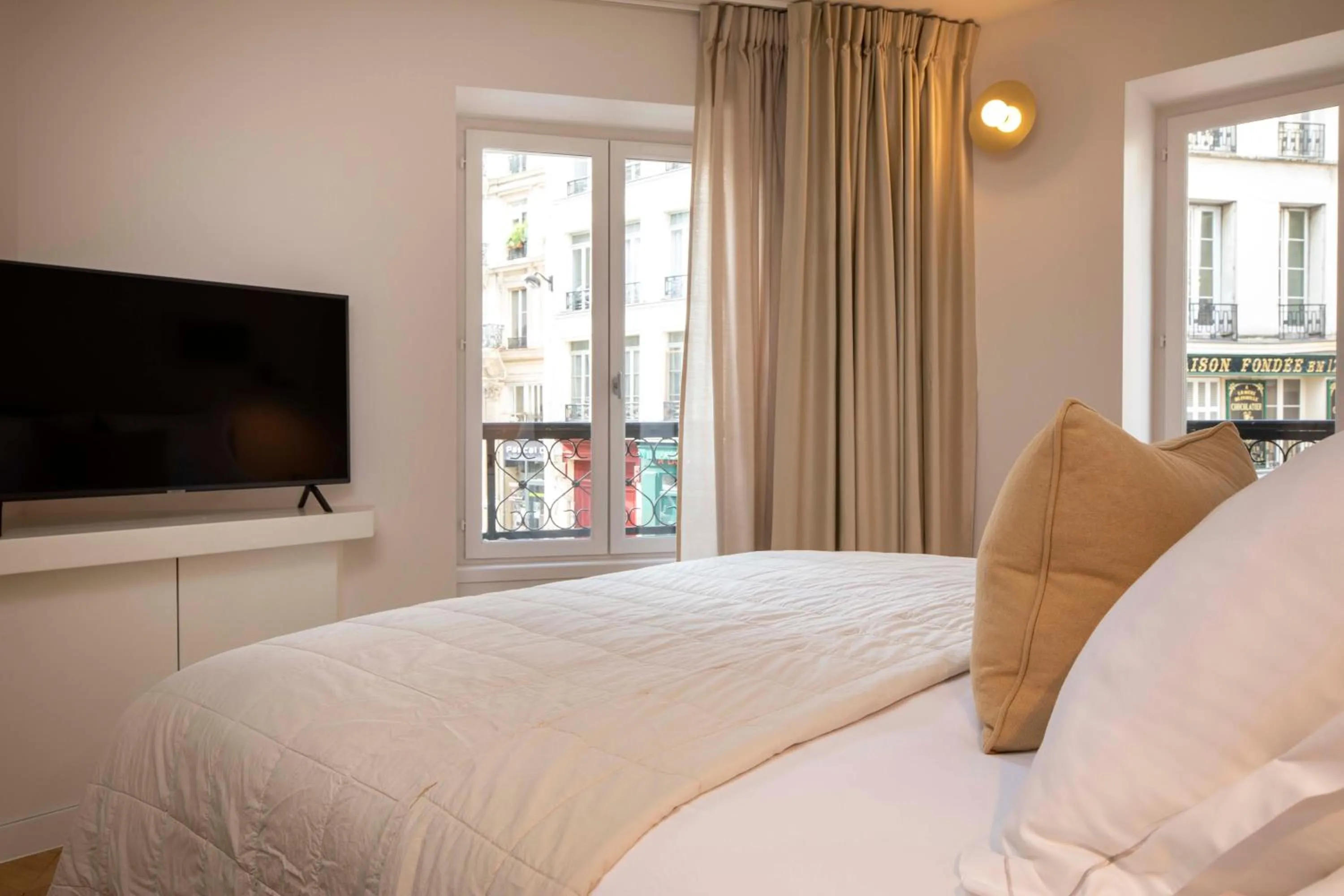 Bedroom, Bed in Résidence Nell Paris
