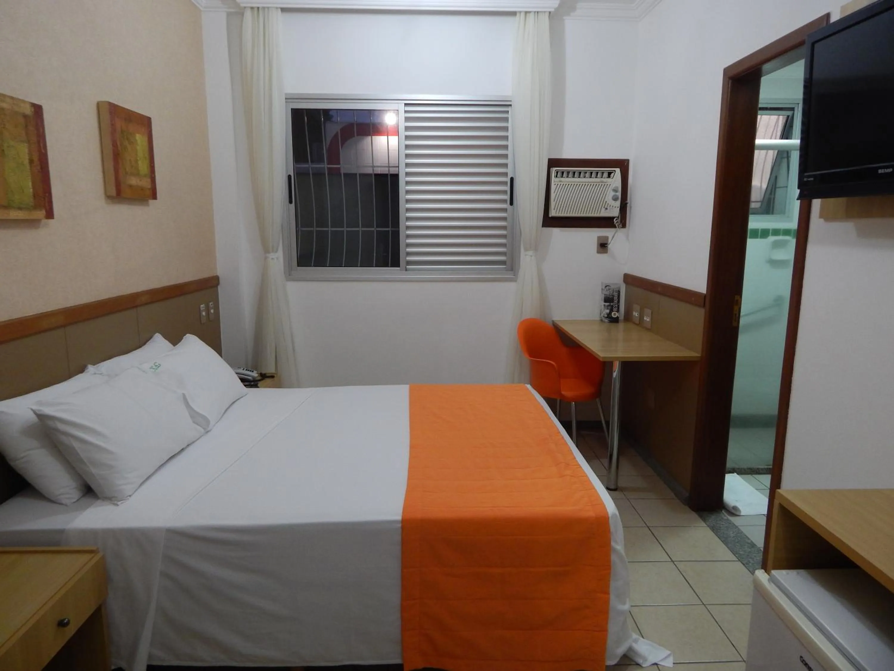 Photo of the whole room, Bed in Frimas Hotel