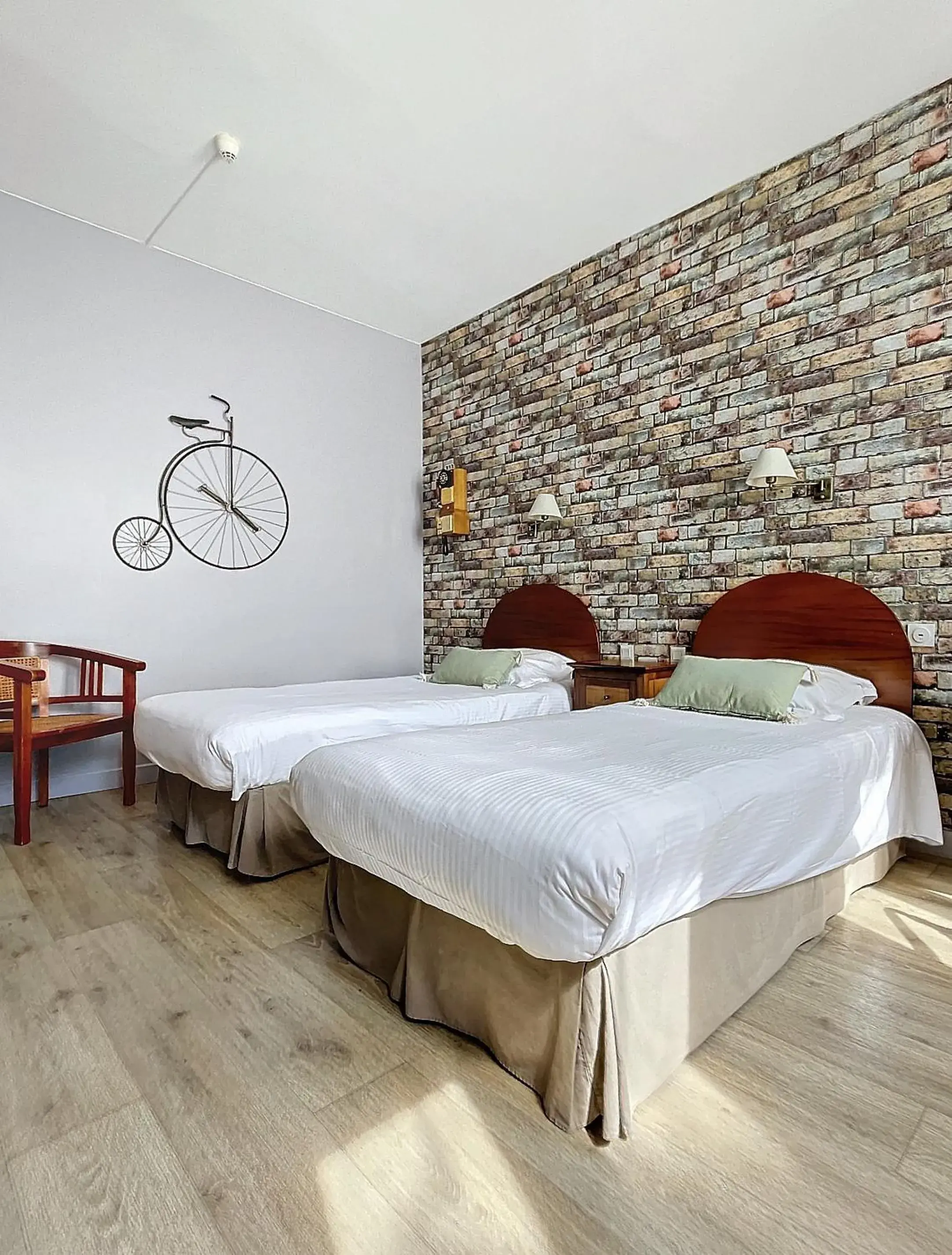 Bed in The Originals Boutique, Hôtel Roca-Fortis, Rochefort Bed in The Originals Boutique, Hôtel Roca-Fortis, Rochefort