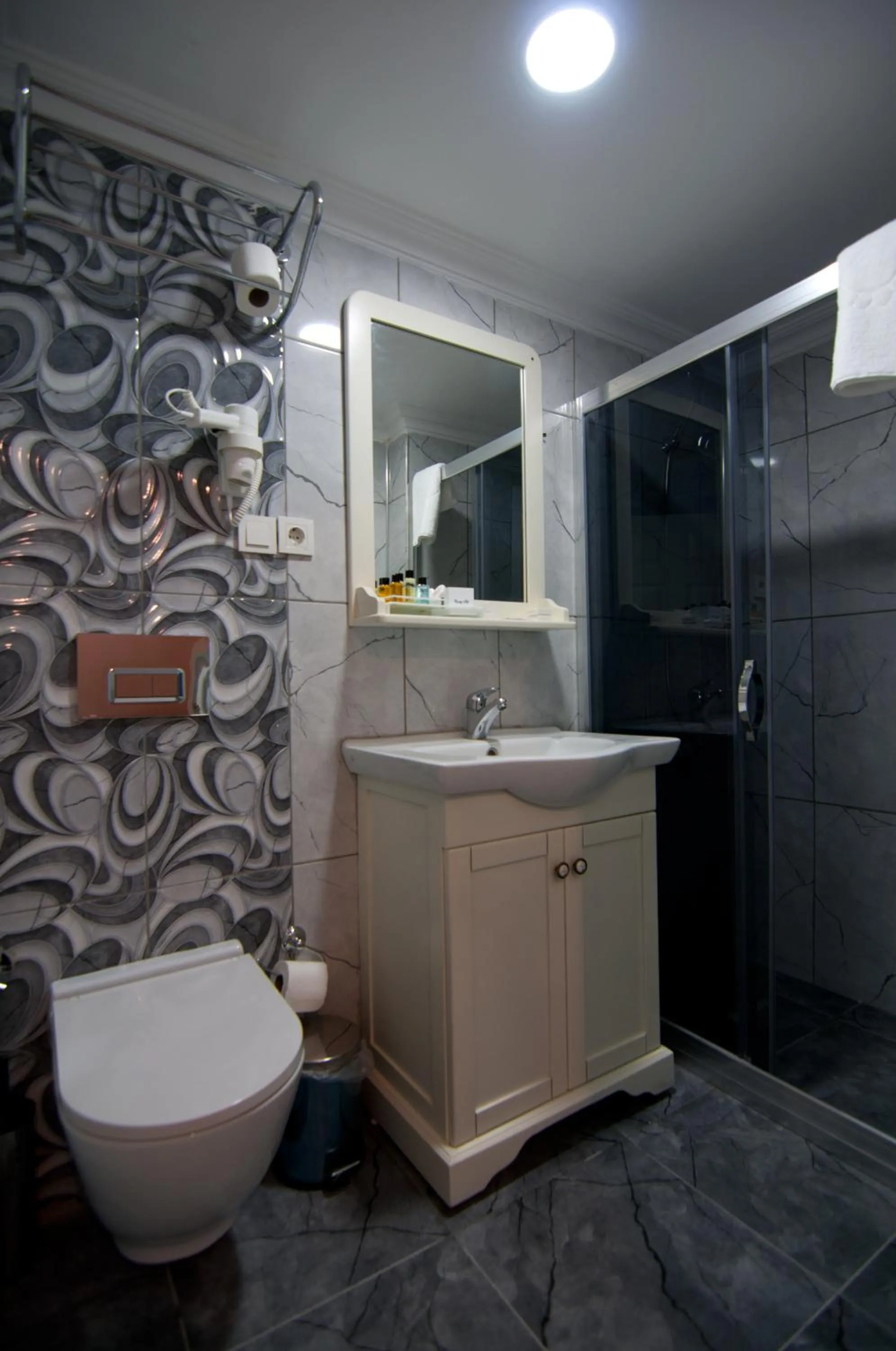 Shower in Mevlana Hotel