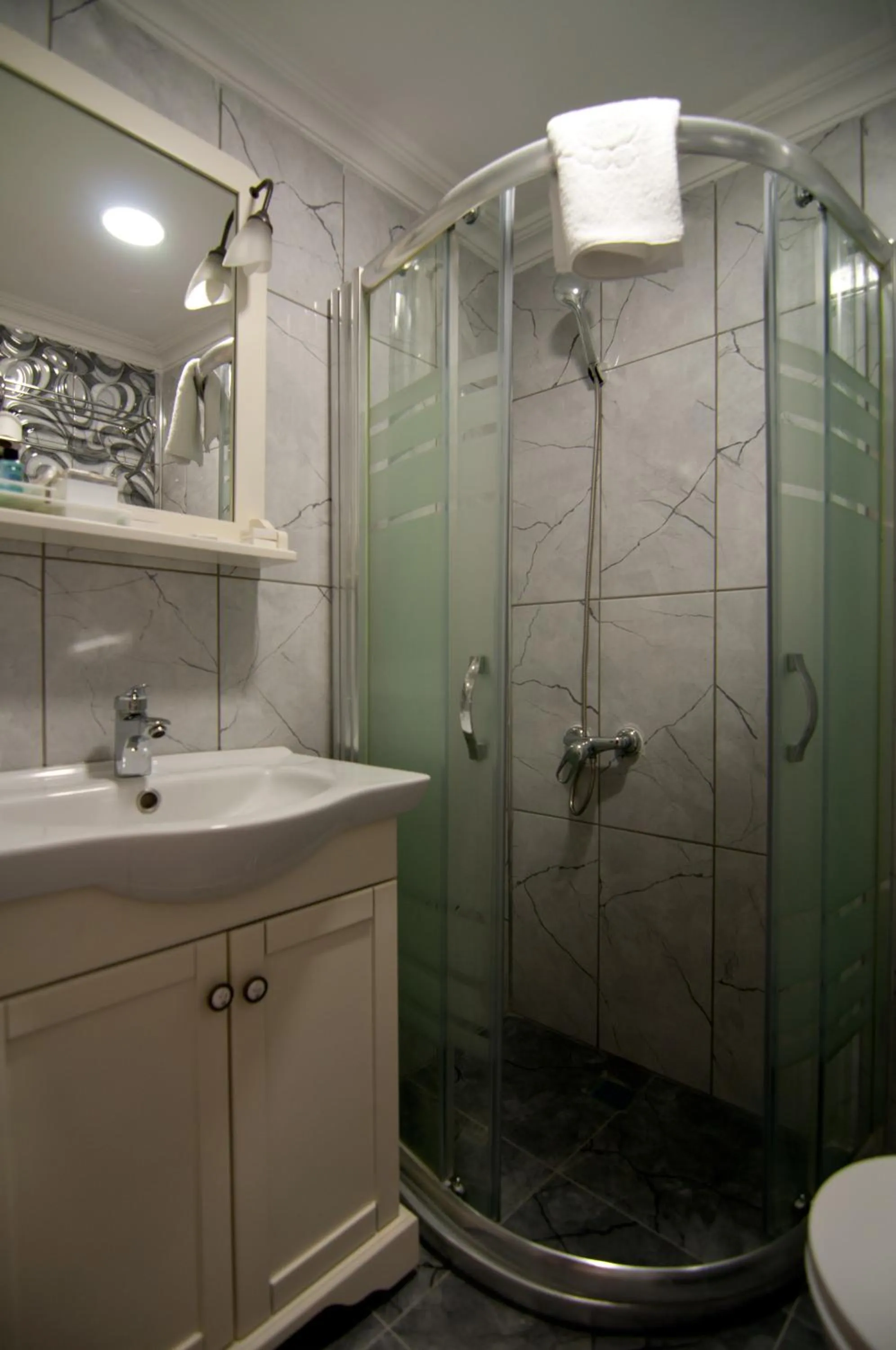 Shower in Mevlana Hotel