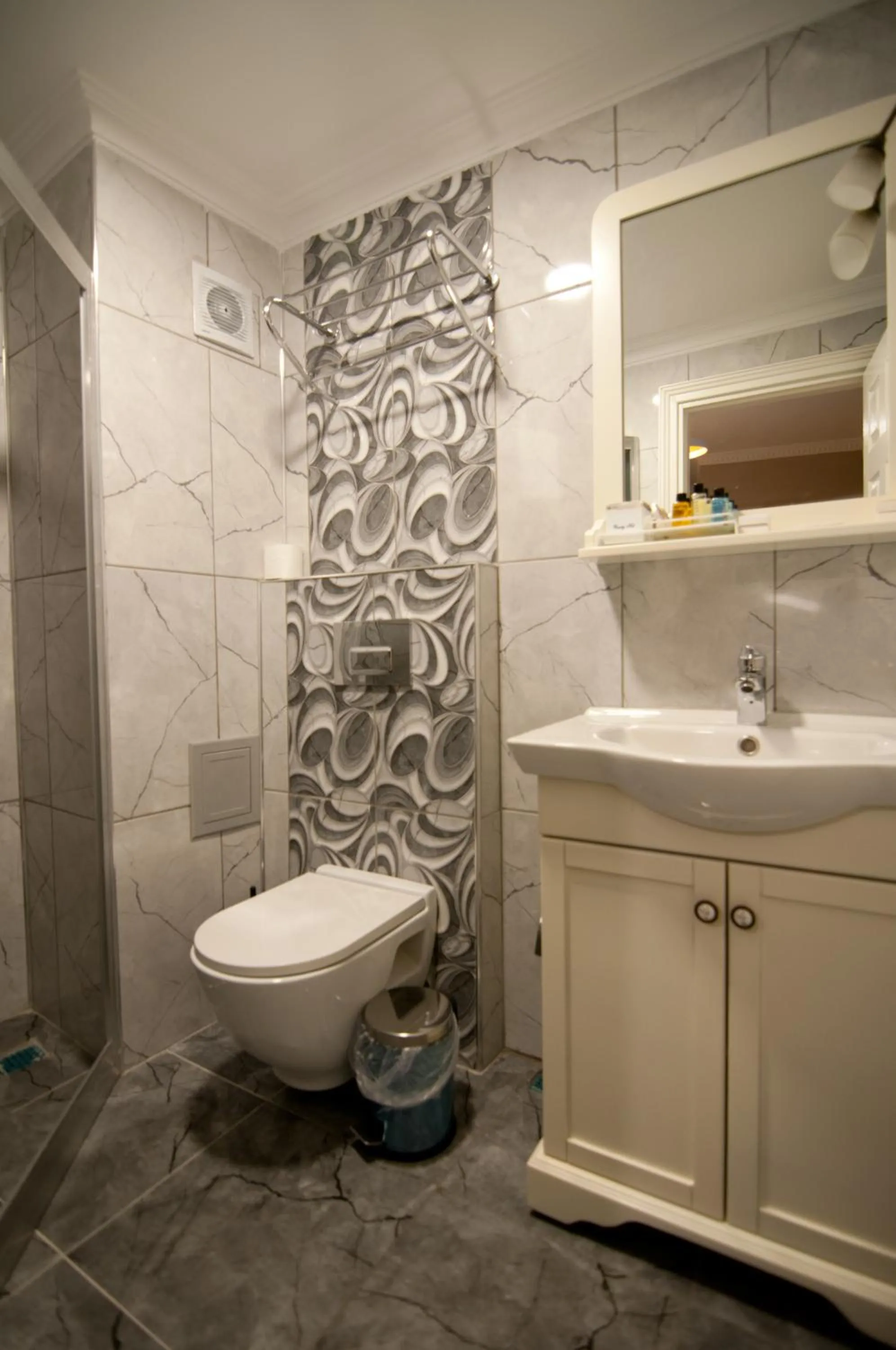 Toilet in Mevlana Hotel