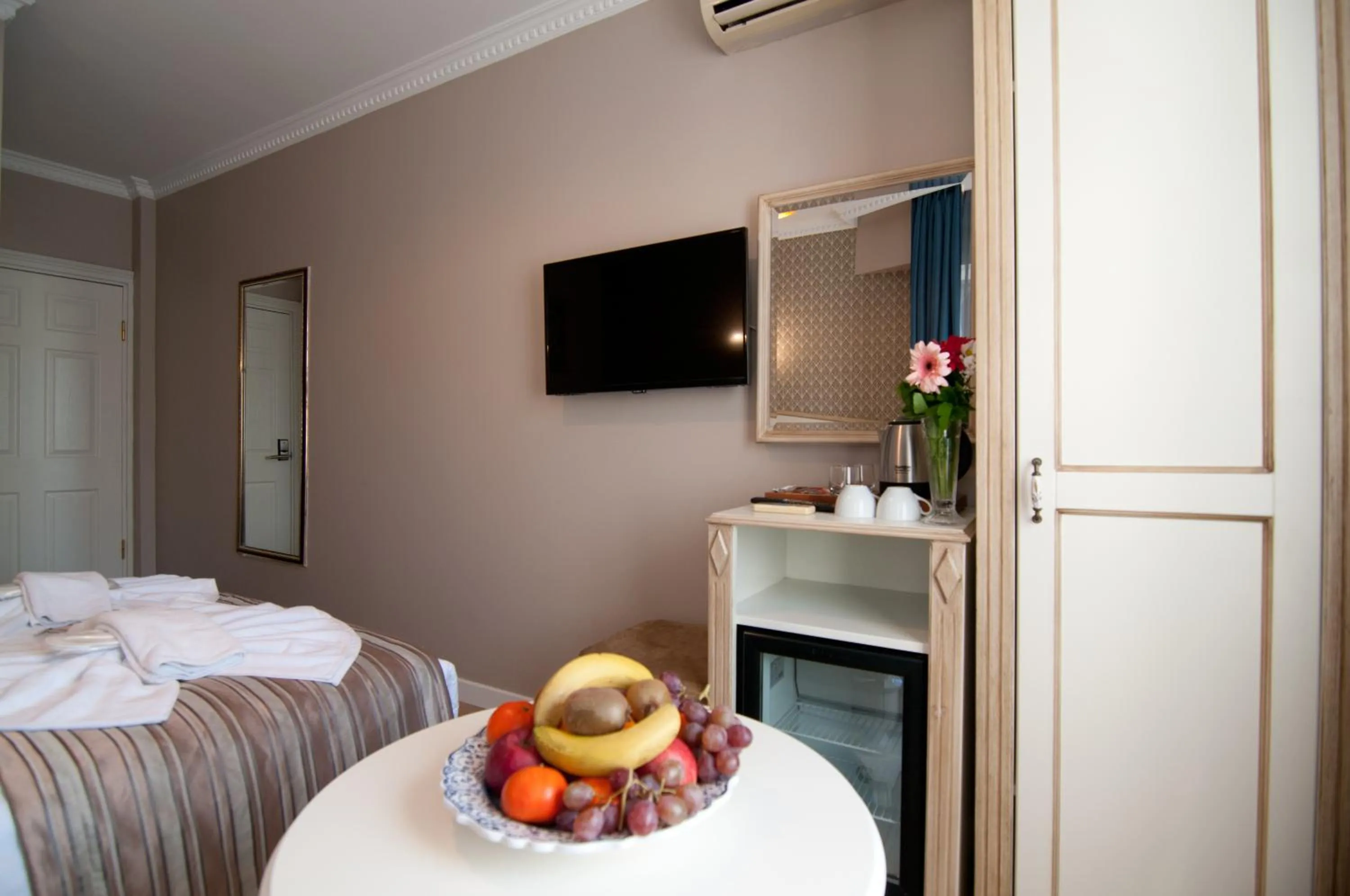 Bed in Mevlana Hotel