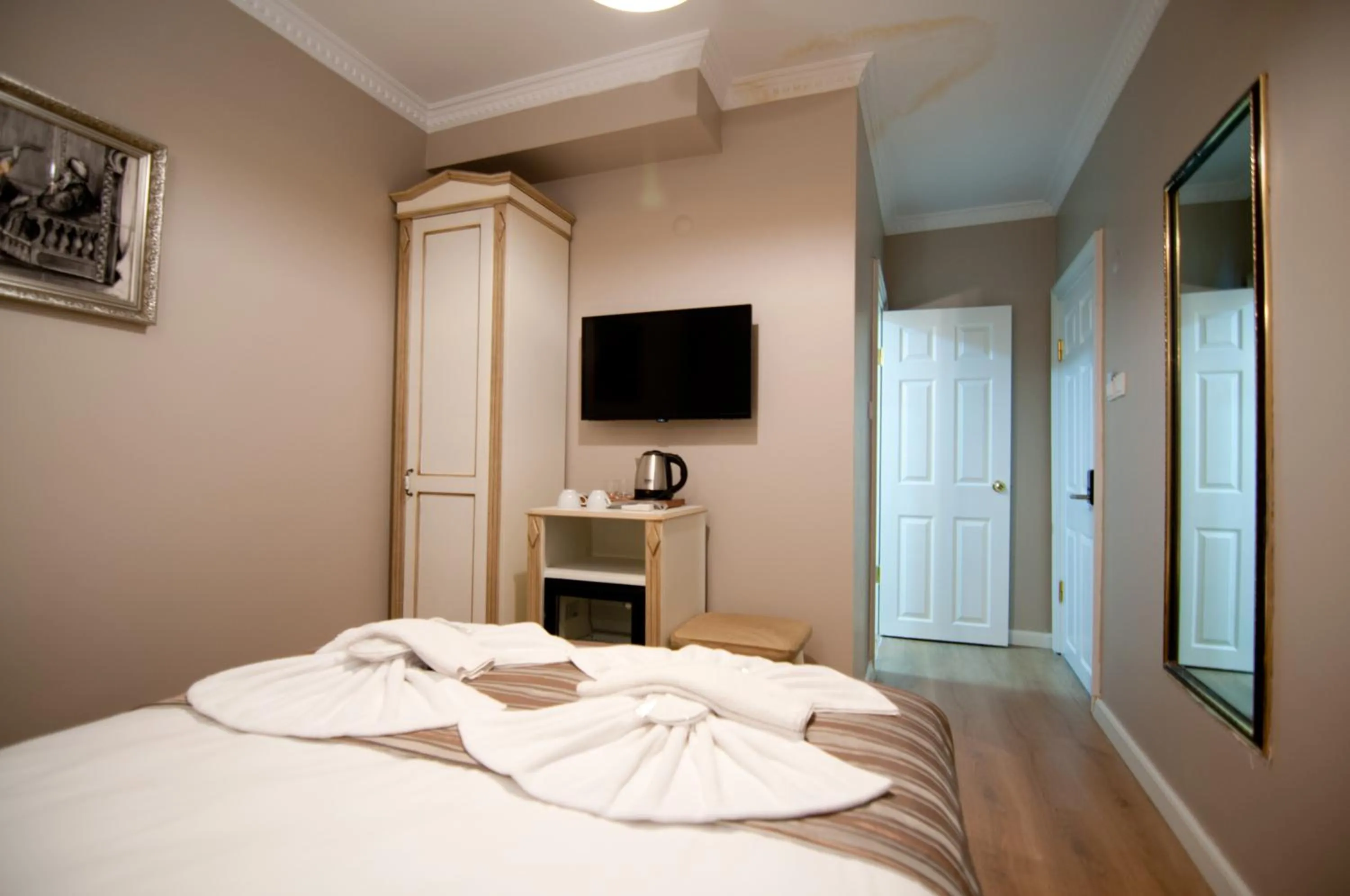 Bed in Mevlana Hotel