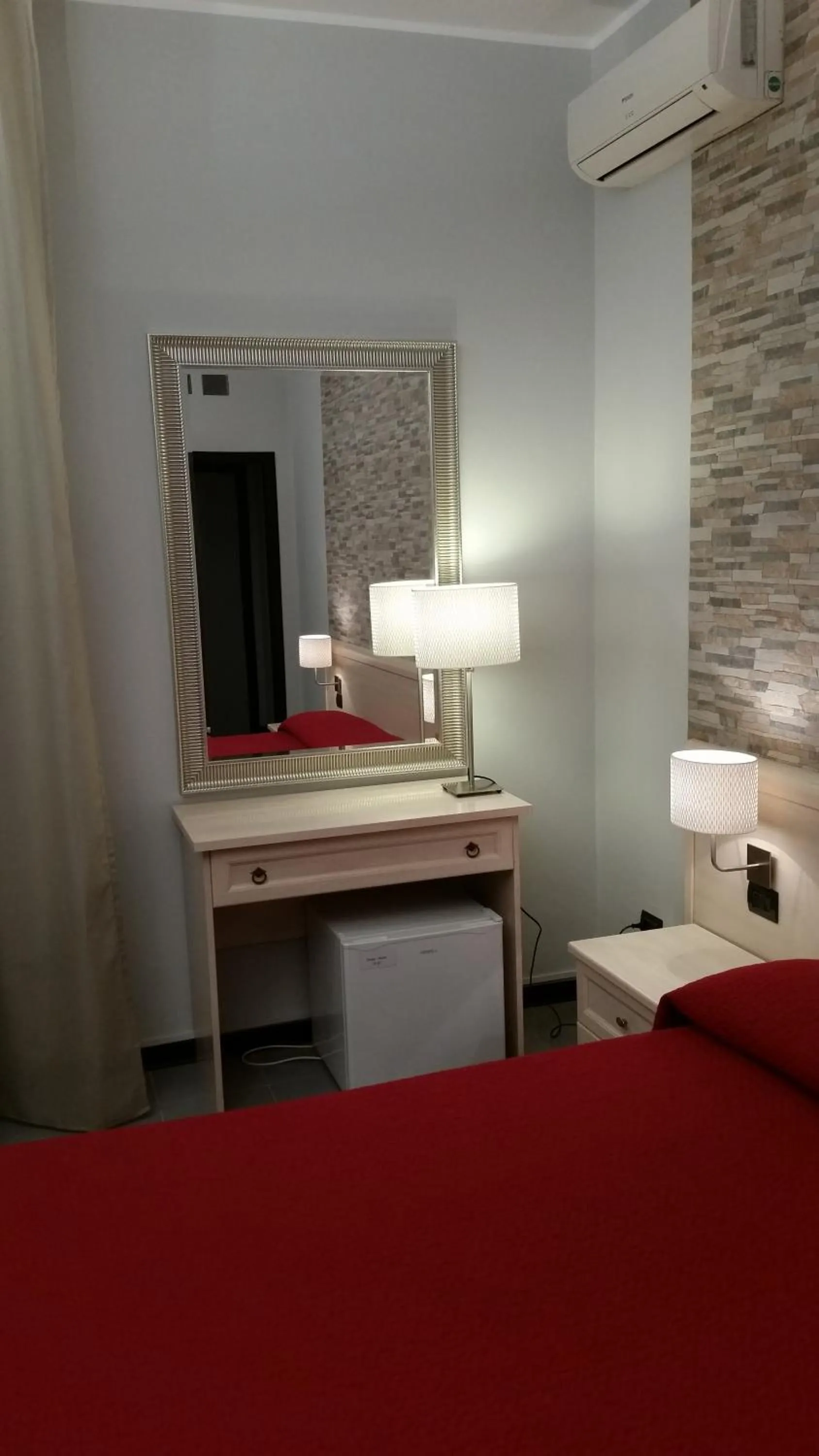 Photo of the whole room, Bed in La Maison Des Rêves