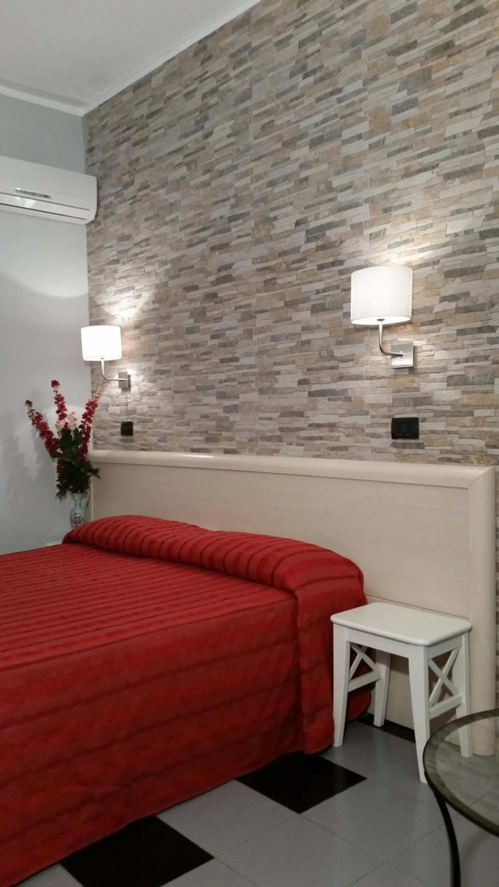 Photo of the whole room, Bed in La Maison Des Rêves