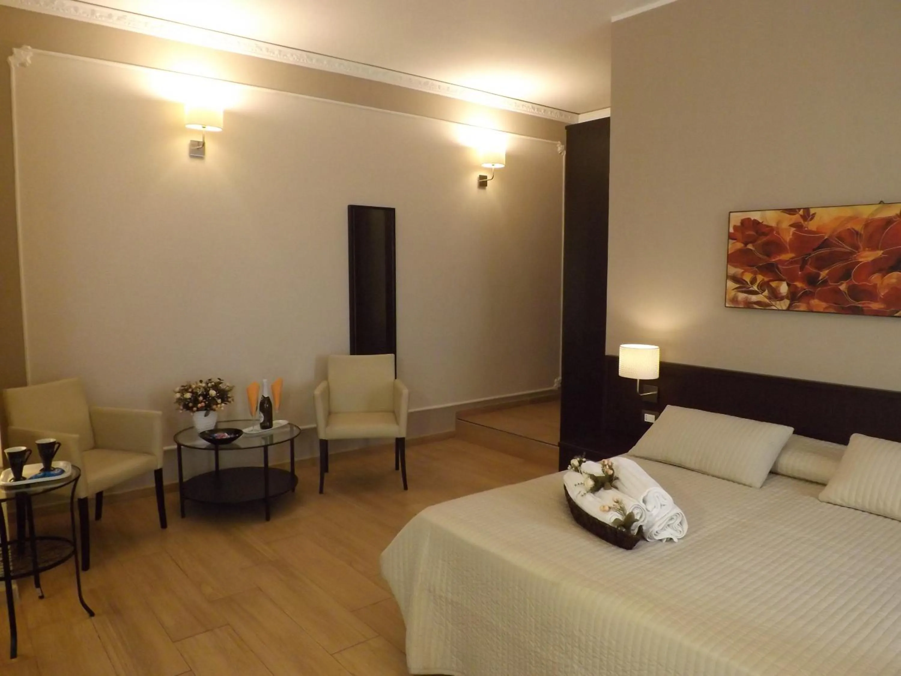 Photo of the whole room, Bed in La Maison Des Rêves