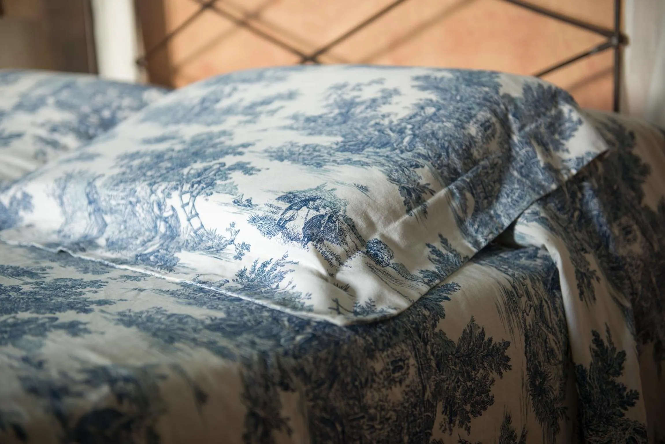 Decorative detail, Bed in Il Coltro