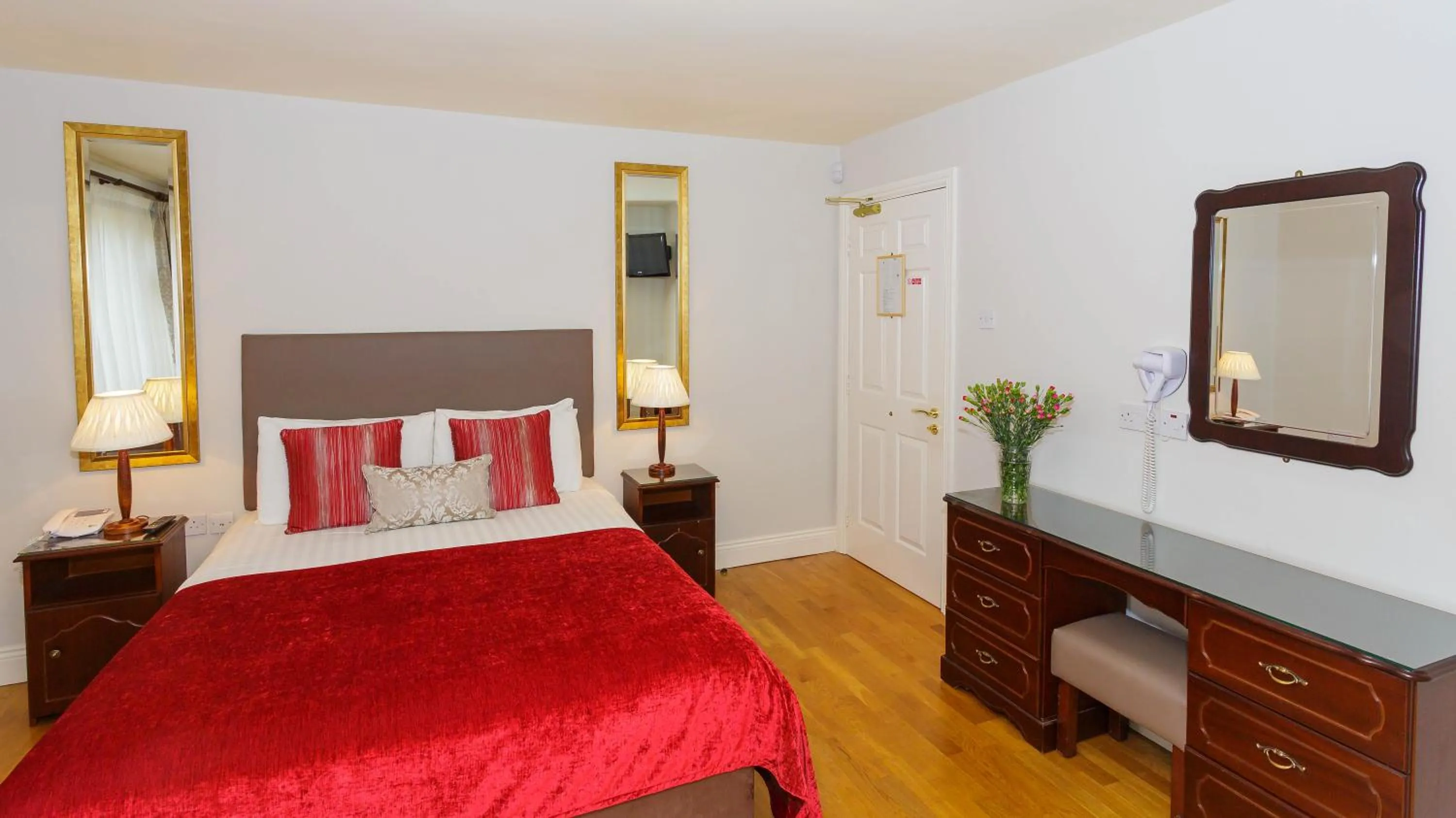 Bedroom, Bed in Ashville House